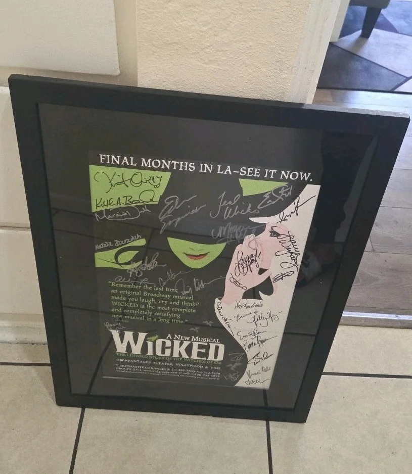 Wicked Los Angeles Pantages Cast Signed Poster - Framed - Megan Hilty & Eden..., изображение 2