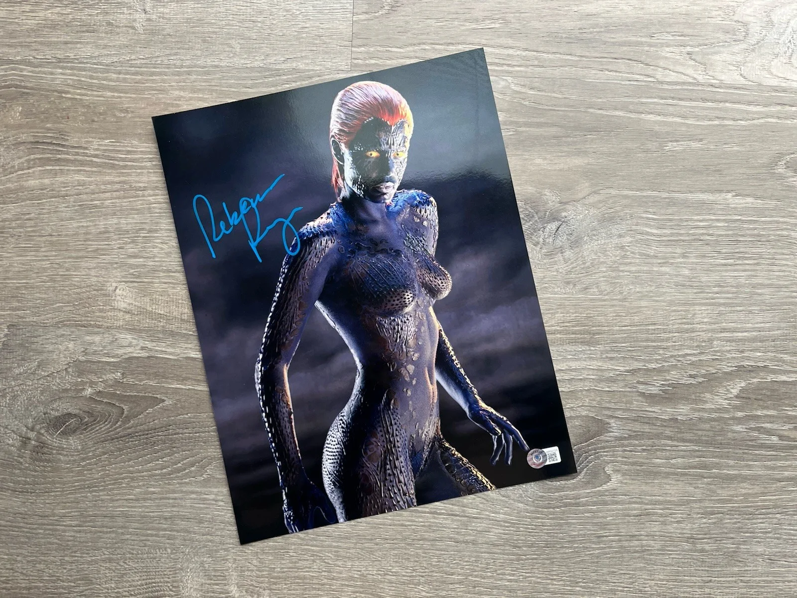 Rebecca Romijn — Rebecca Romijn Signed Mystique Metallic 11x14 Photo Beckett COA X-Men Marvel, изображение 3