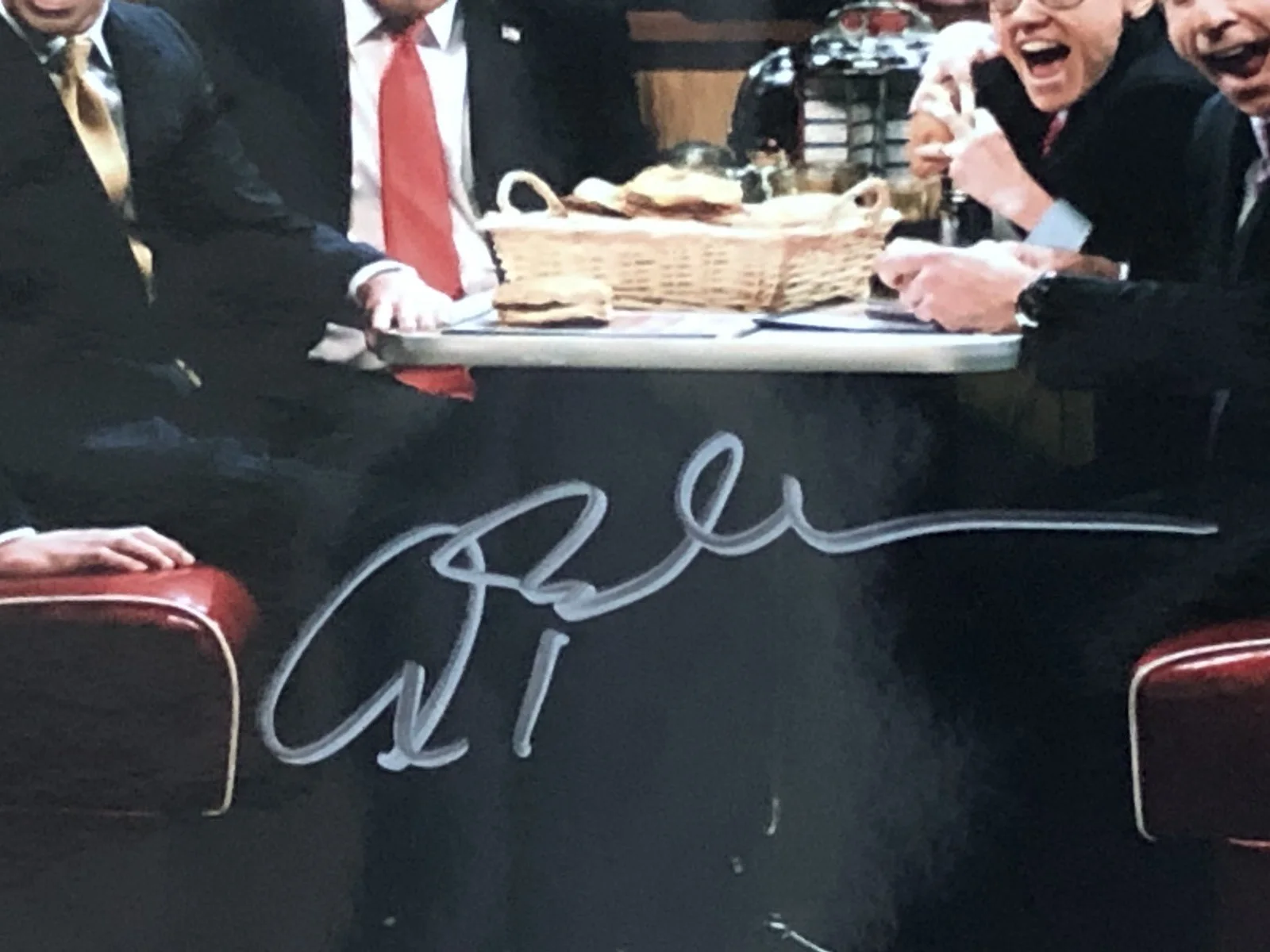 Alec Baldwin — ALEC BALDWIN SIGNED 11X14 PRESIDENT DONALD TRUMP IMPRESSION WITH SNL CAST JSA, изображение 3