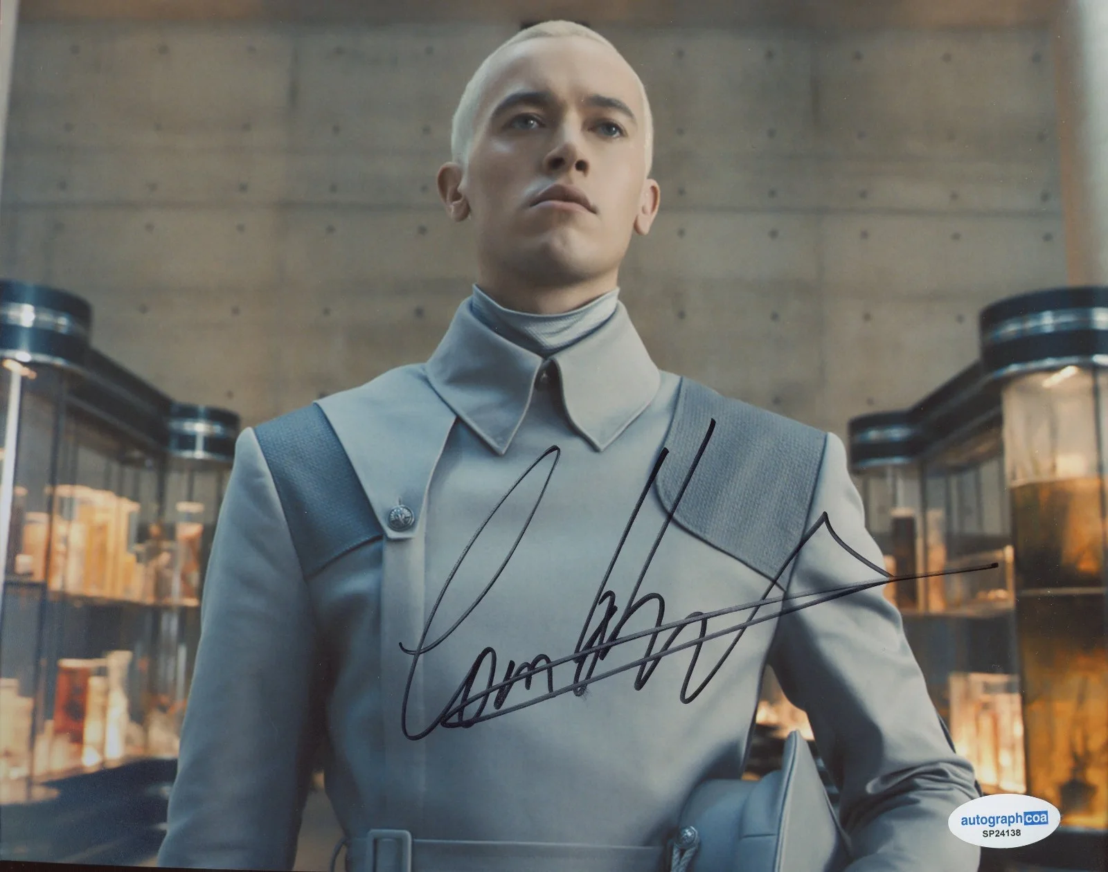 Tom Blyth — Tom Blyth Signed Autographed HUNGER GAMES SONGBIRDS & SNAKES 8x10 Photo ACOA C, изображение 2