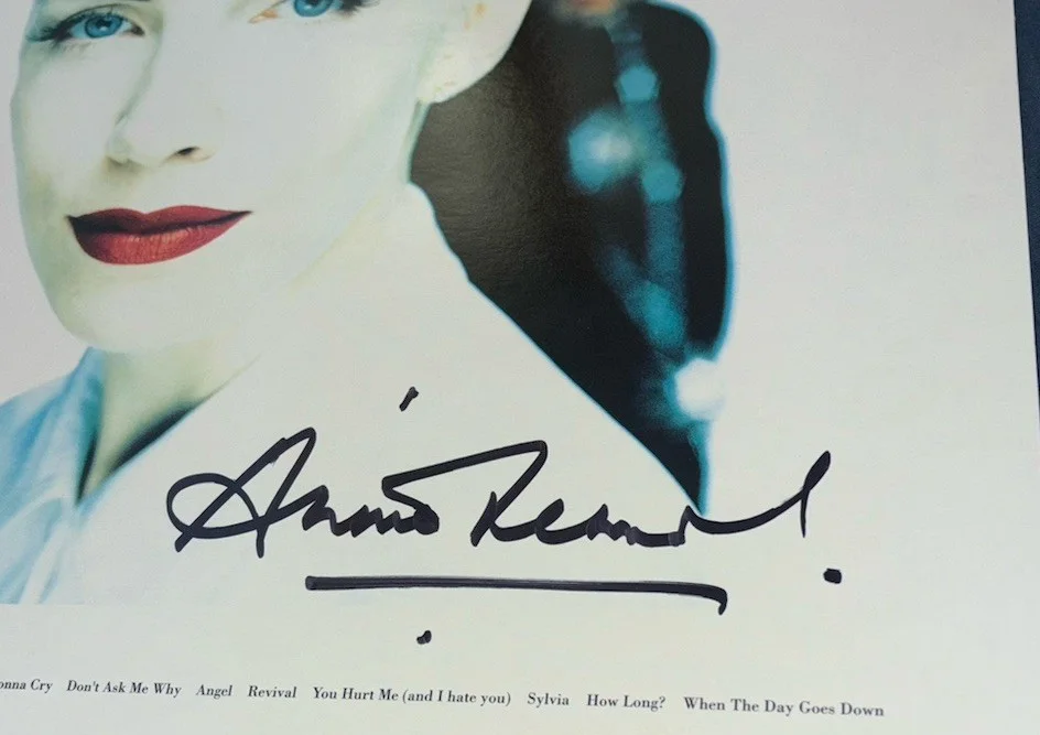 Annie Lennox Signed Vinyl Album We Too Are One Eurythmics, изображение 2