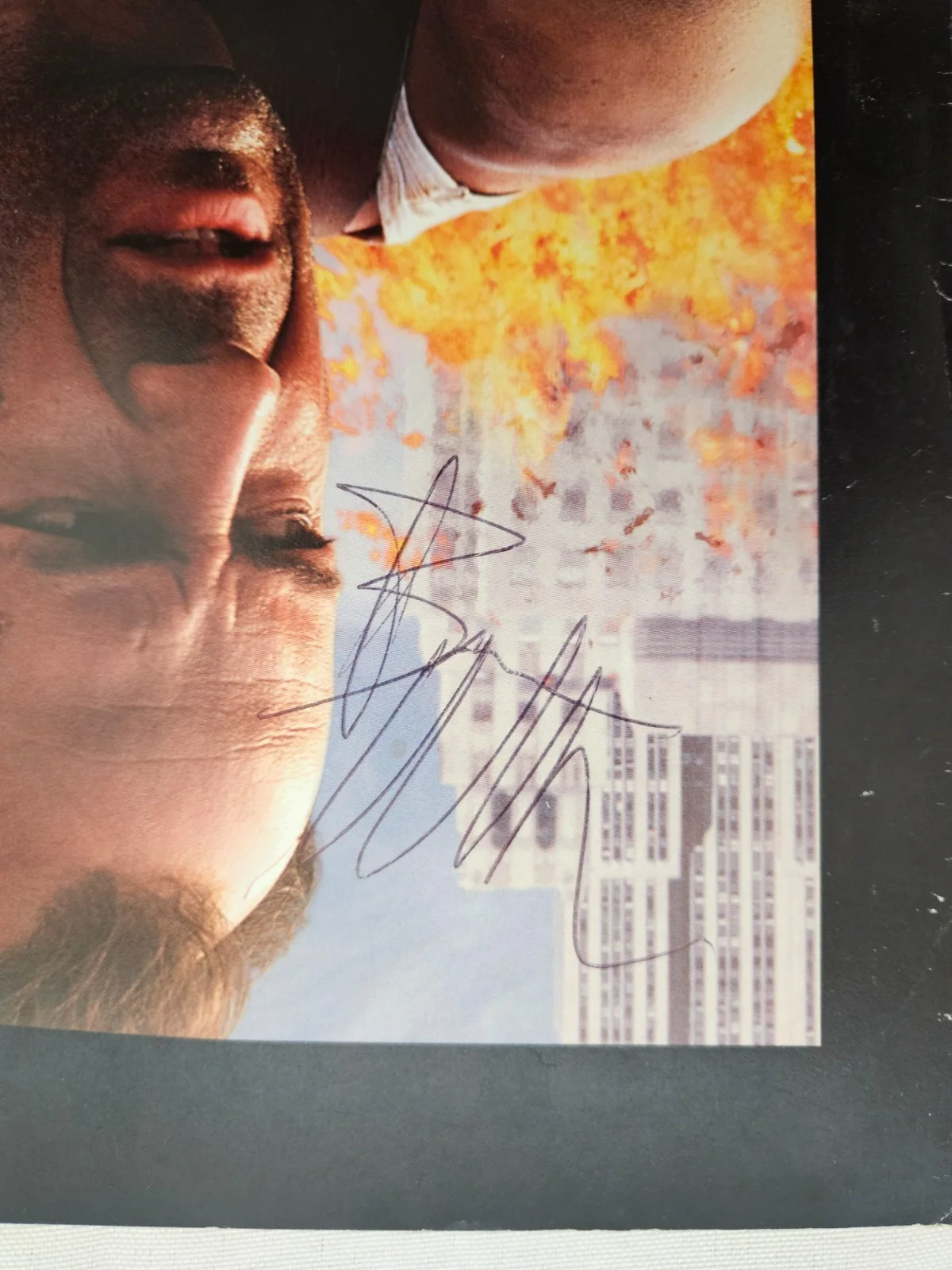 Bruce Willis — Bruce Willis signed 9" x 11.5" Pamphlet w/ PSA/DNA CoA, Die Hard, image 2