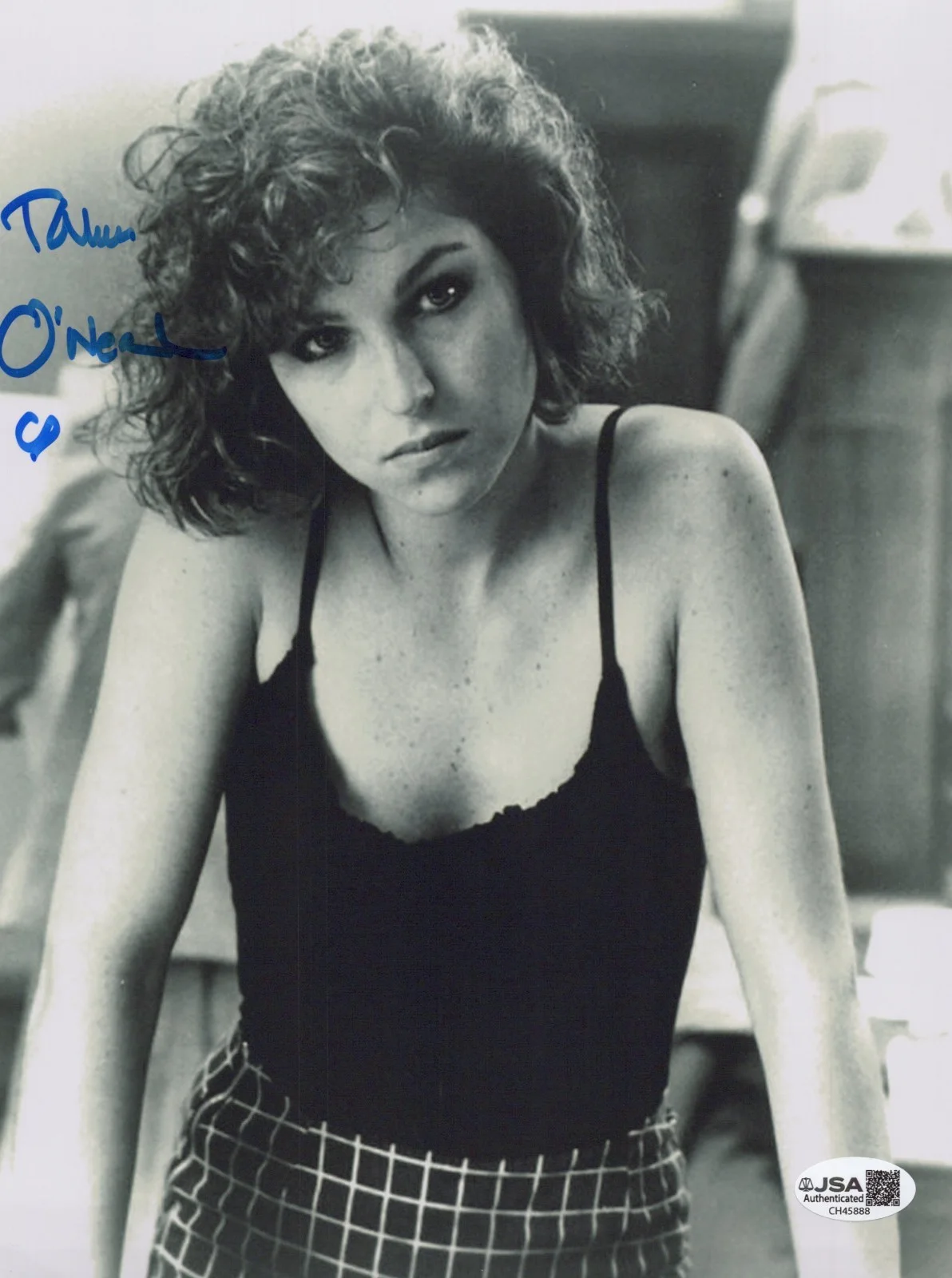 TATUM O'NEIL — TATUM O'NEIL Signed INTERNATIONAL VELVET 8x10 Photo SARAH Autograph JSA CERT