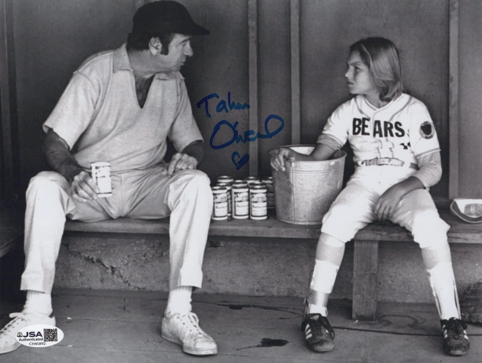 TATUM O'NEIL — TATUM O'NEIL Signed THE BAD NEWS BEARS 8x10 Photo AMANDA Autograph JSA CERT