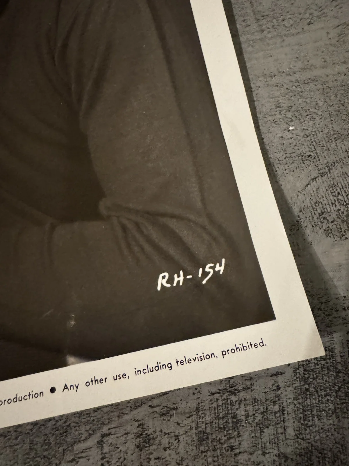 Rock Hudson — Rock Hudson Vintage Signed Studio 8x10 Photo Rare ( autographed to Linda ) COA, изображение 2