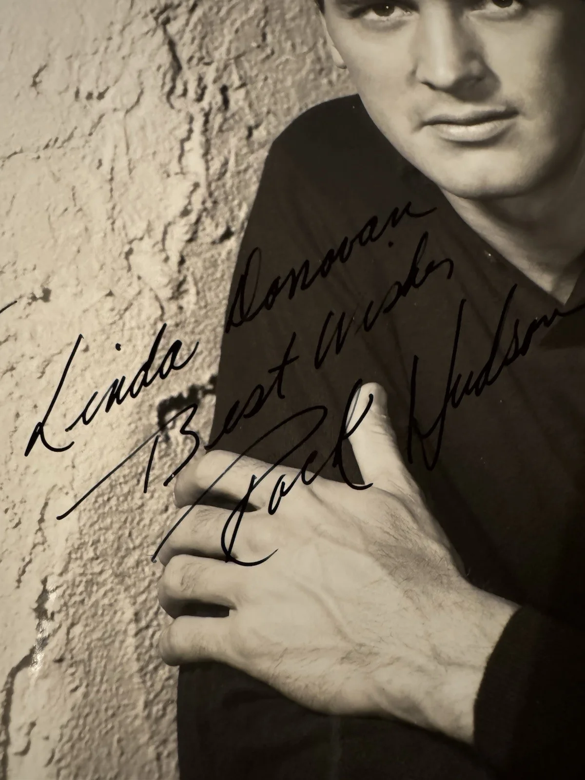 Rock Hudson — Rock Hudson Vintage Signed Studio 8x10 Photo Rare ( autographed to Linda ) COA, изображение 3