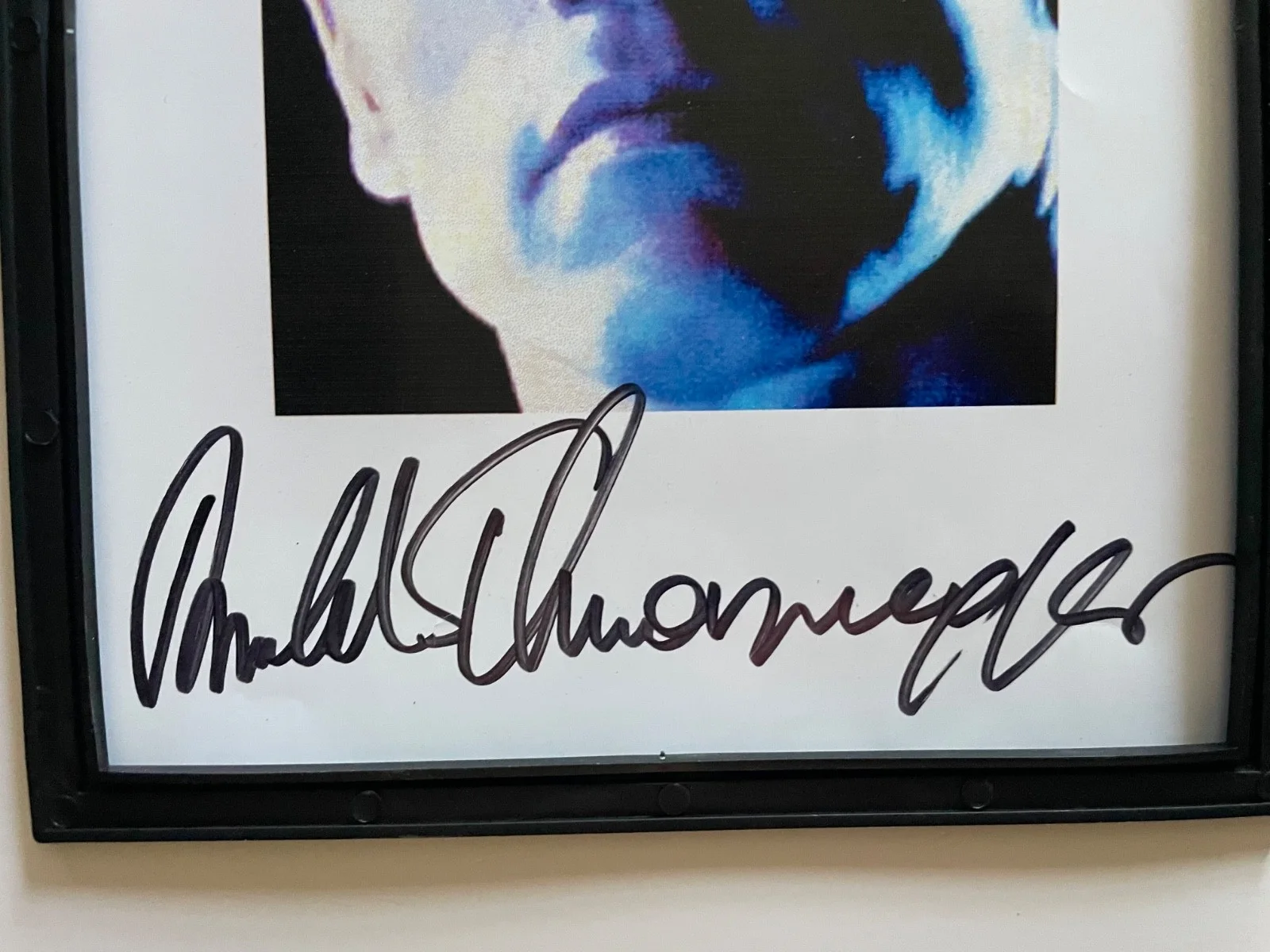 Arnold Schwarzenegger — Arnold Schwarzenegger Hand Signed, Autograph 9 x 11 PRINT MATTED & FRAMED, image 3