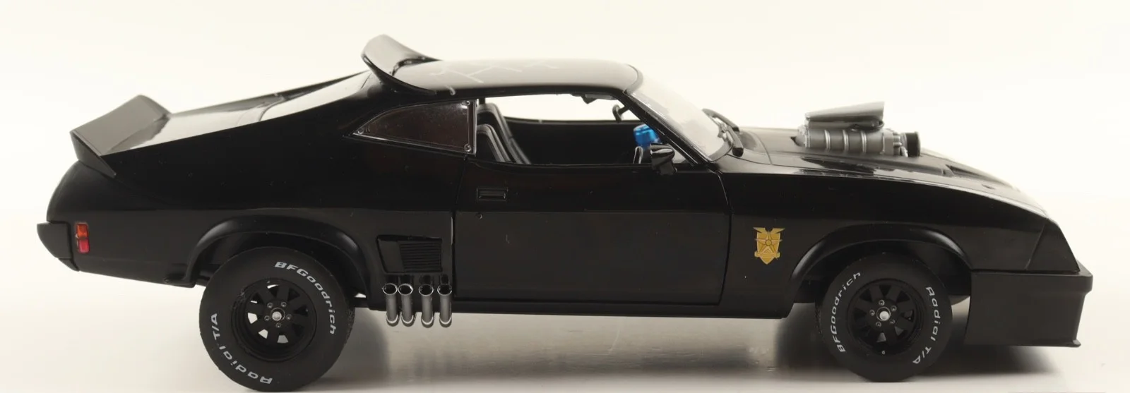 Mel Gibson — Mel Gibson Autographed Mad Max 1:18 Scale Die-Cast 1973 Ford Falcon Interceptor, image 2
