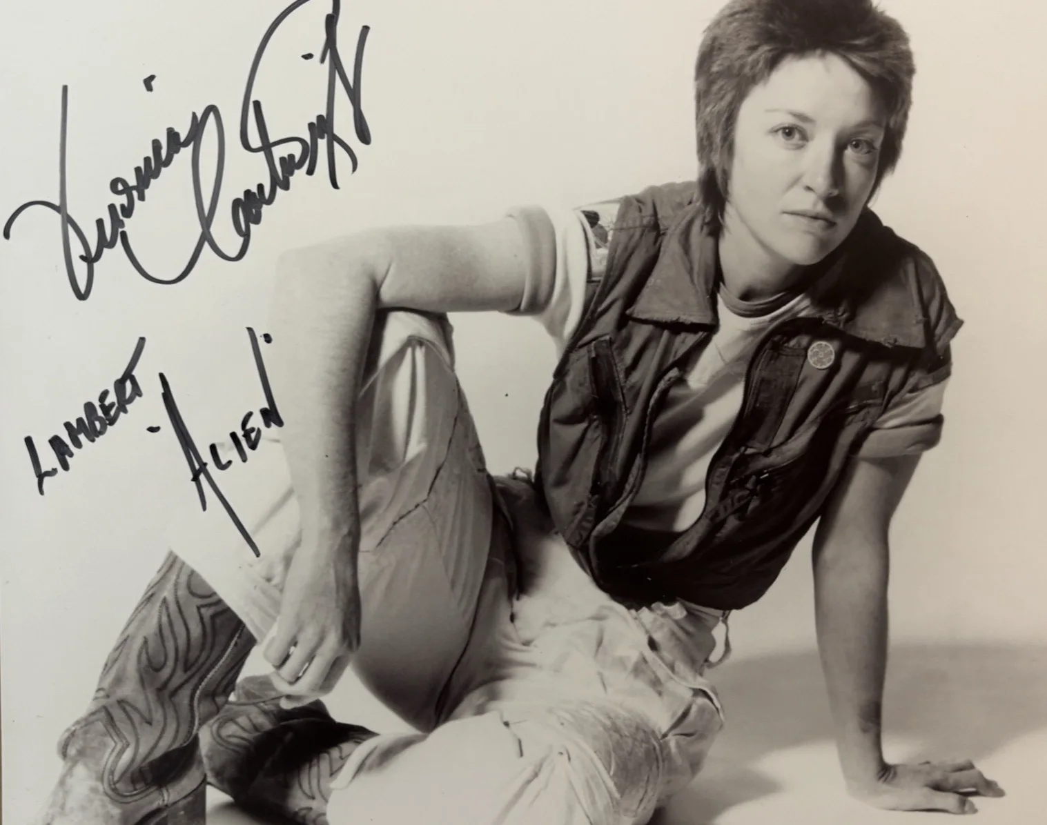VERONICA CARTWRIGHT — VERONICA CARTWRIGHT SIGNED PHOTO FROM CLASSIC FILM "ALIEN" AS 'LAMBERT'