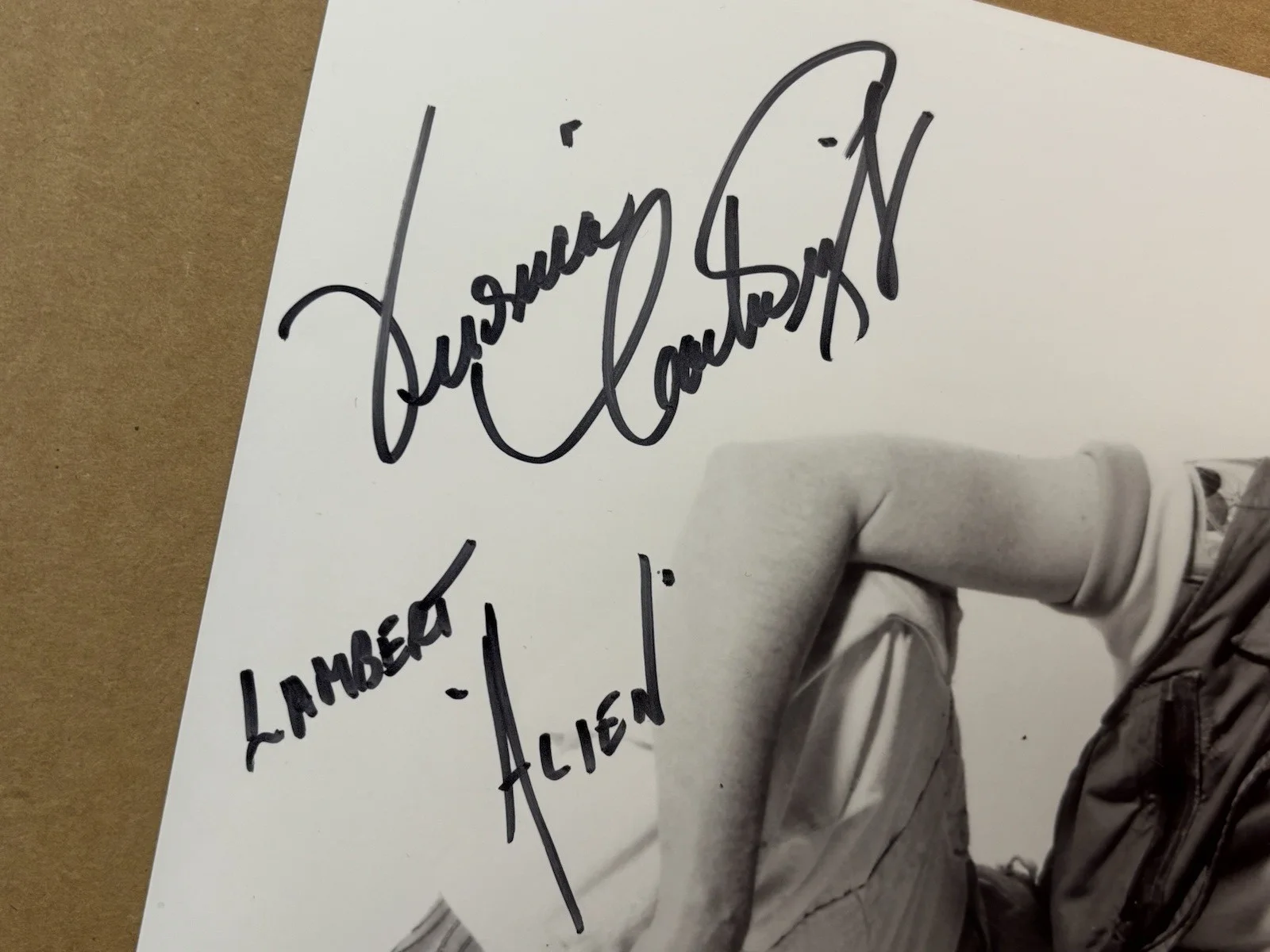 VERONICA CARTWRIGHT — VERONICA CARTWRIGHT SIGNED PHOTO FROM CLASSIC FILM "ALIEN" AS 'LAMBERT', image 2