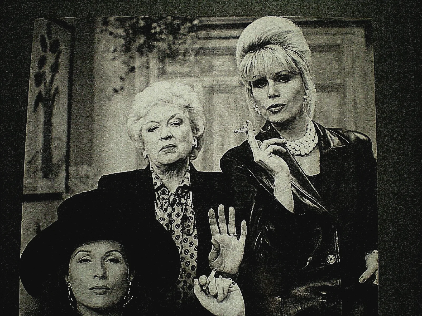 JUNE WHITFIELD — SIGNED PHOTO FROM SITCOM "ABSOLUTELY FABULOUS" JUNE WHITFIELD DEC.-AS MOTHER-PBS, изображение 2