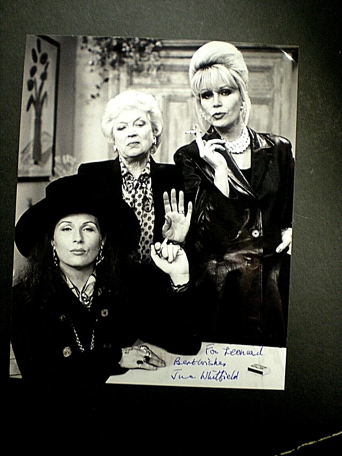 JUNE WHITFIELD — SIGNED PHOTO FROM SITCOM "ABSOLUTELY FABULOUS" JUNE WHITFIELD DEC.-AS MOTHER-PBS, изображение 3