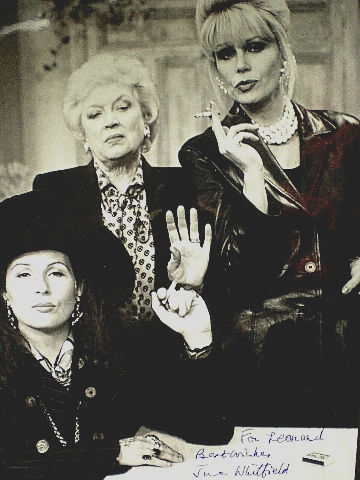 JUNE WHITFIELD — SIGNED PHOTO FROM SITCOM "ABSOLUTELY FABULOUS" JUNE WHITFIELD DEC.-AS MOTHER-PBS, изображение 4