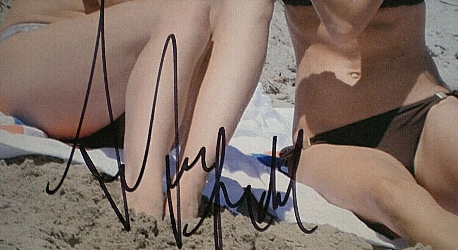 ANNALYNNE MCCORD — SIGNED ANNALYNNE MCORD YOUNG AND SEXY BIKINI PHOTO "EXCISION", изображение 2