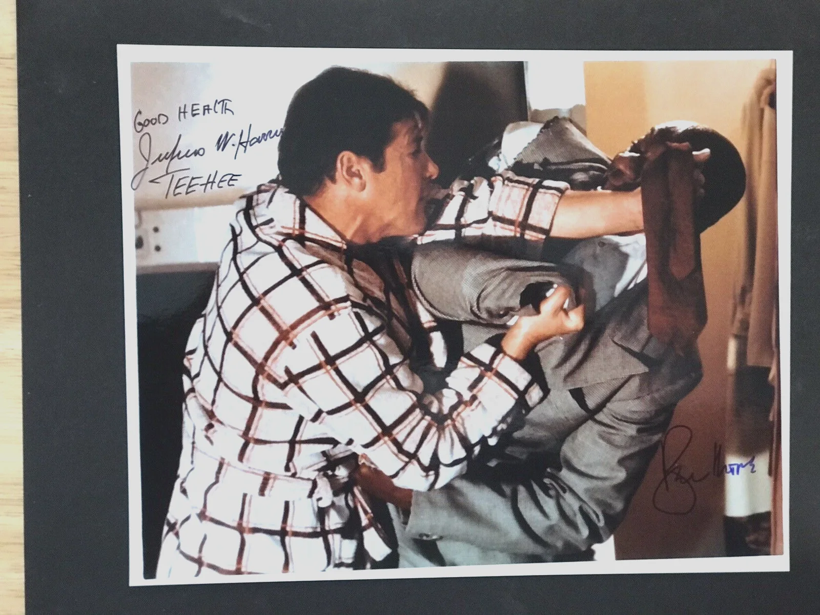JULIUS W HARRIS, ROGER MOORE — JULIUS HARRIS & ROGER MOORE SIGNED PHOTO "TEE HEE"-JAMES BOND "LIVE & LET DIE", image 4