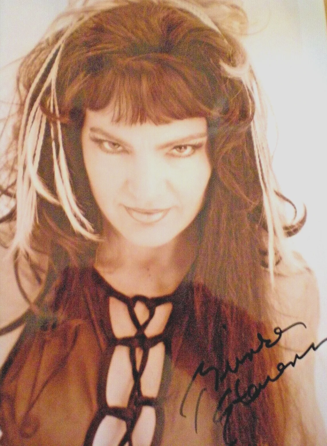BRINKE STEVENS — HAND SIGNED WICKED LOOK & SEXY PHOTO BRINKE STEVENS - SCREAM QUEEN SEXY