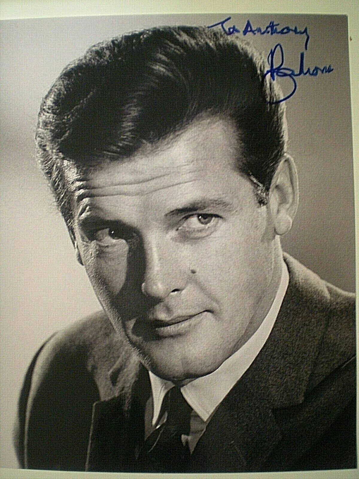 ROGER MOORE — HAND SIGNED PHOTO LATE ROGER MOORE-JAMES BOND 007-"THE SAINT" SIMON TEMPLAR-CERT, image 3