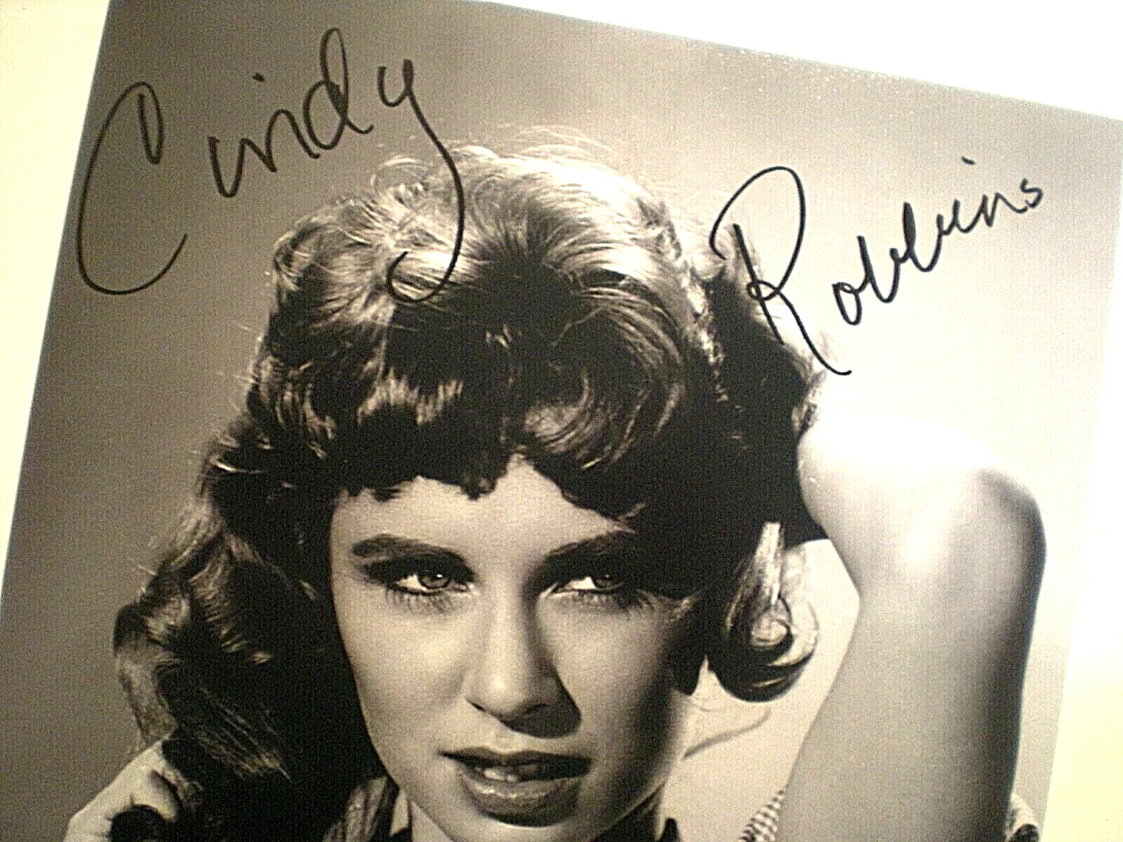 CINDY ROBBINS — SIGNED SEXY PHOTO CINDY ROBBINS -"I WAS A TEENAGE WEREWOLF"- MICHAEL LANDON BAS, изображение 2