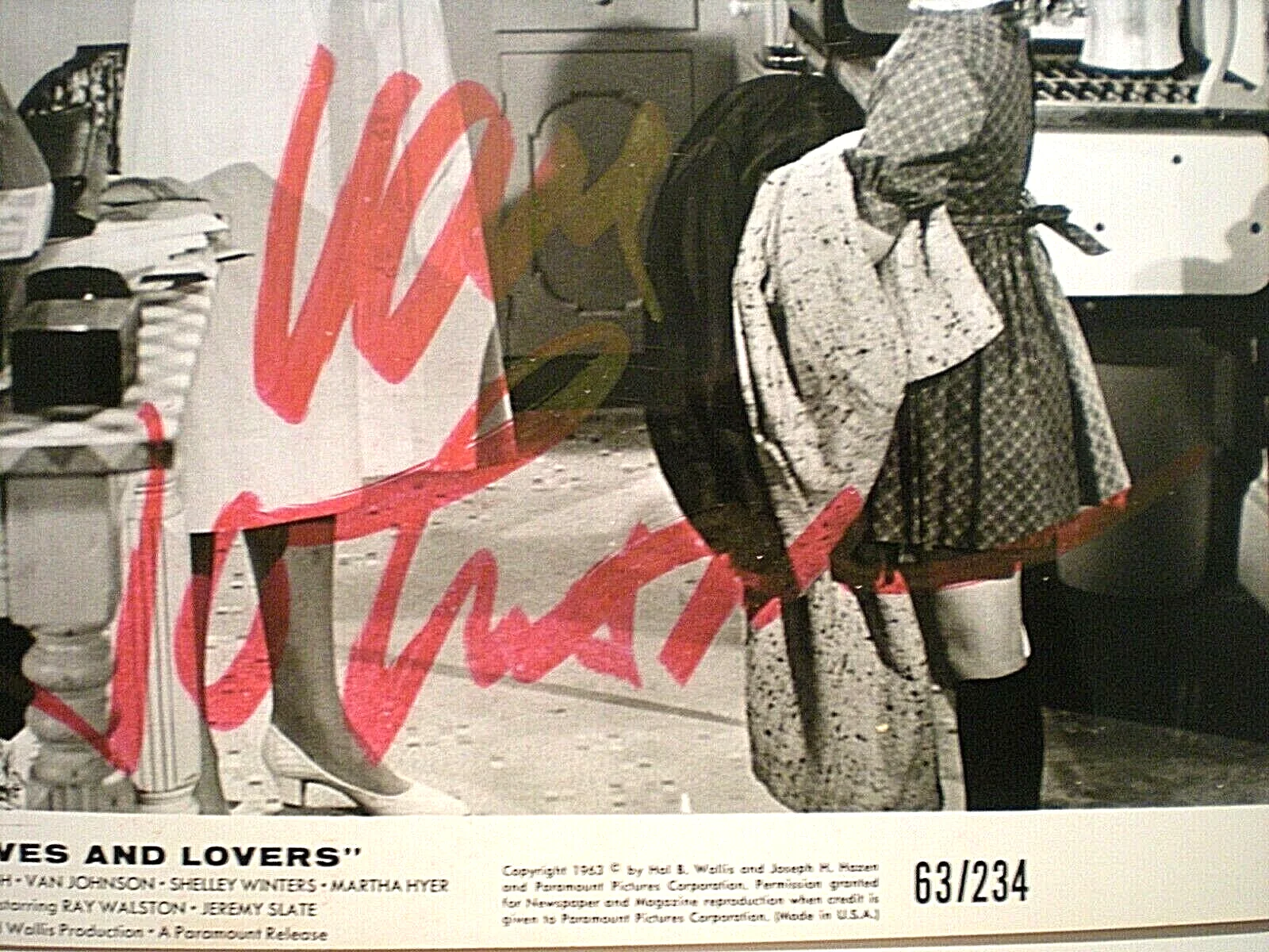 JANET LEIGH, VAN JOHNSON — CAST SIGNED RARE VINTAGE PHOTO JANET LEIGH & VAN JOHNSON-"WIVES & LOVES" 1963, изображение 2