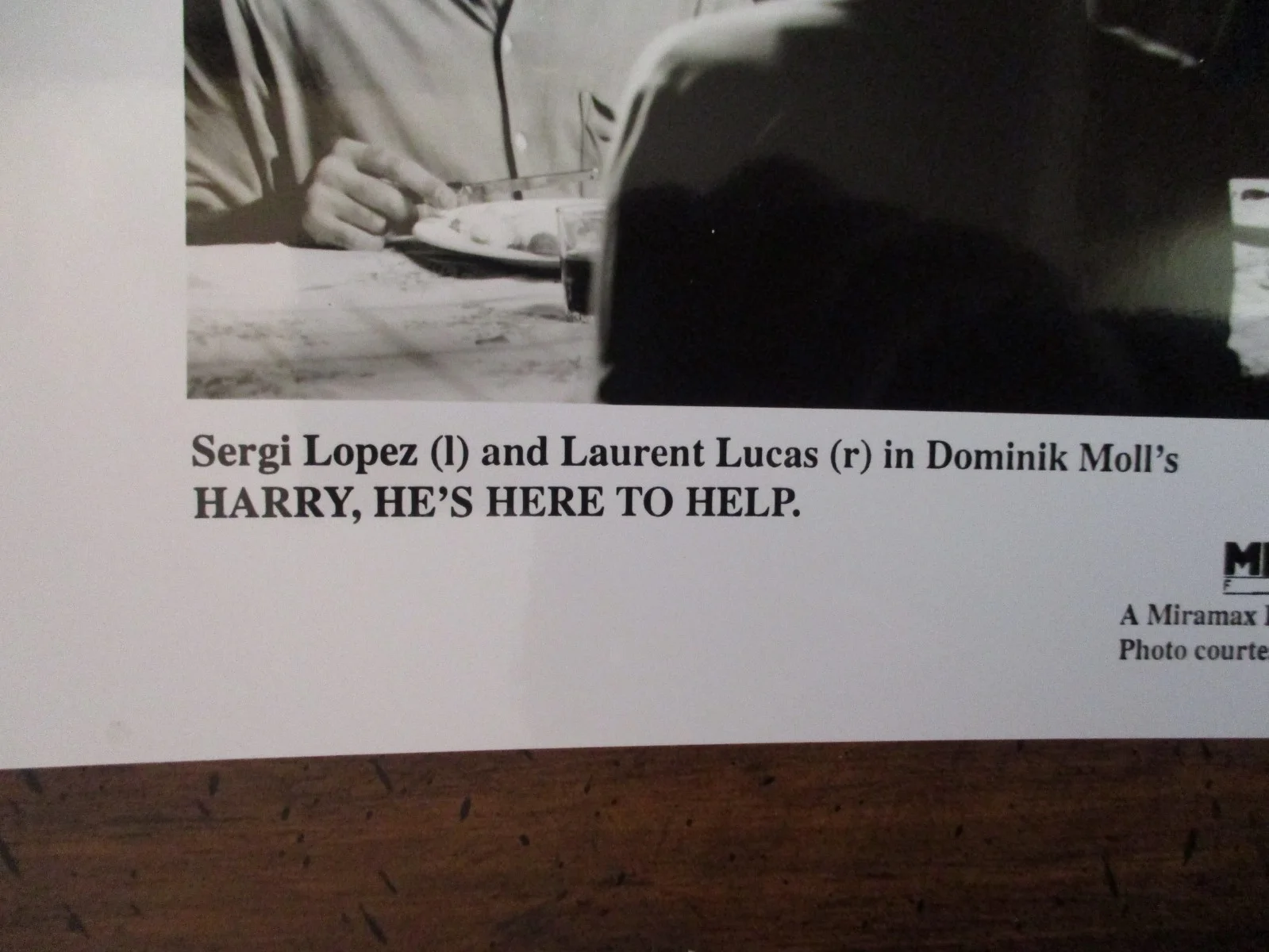 (HARRY HE'S HERE TO HELP)Sergi Lopez/Laurent Lucas/2000 8 x 10 B & W Press Photo, изображение 3