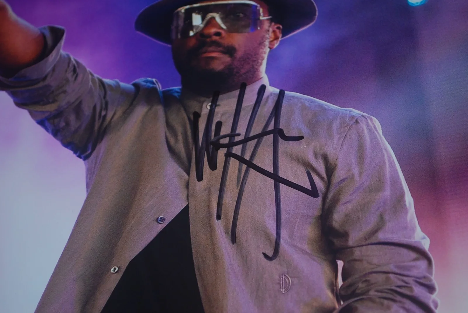 BLACK EYED PEAS WILL.I.AM Signed 11X14 Photo Beckett COA BV81376, изображение 2