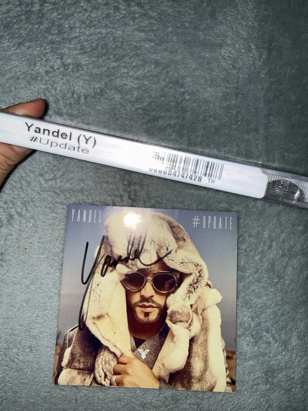 Yandel Update SIGNED Rare CD 2017 Sony Music Latin Entertainment, image 2