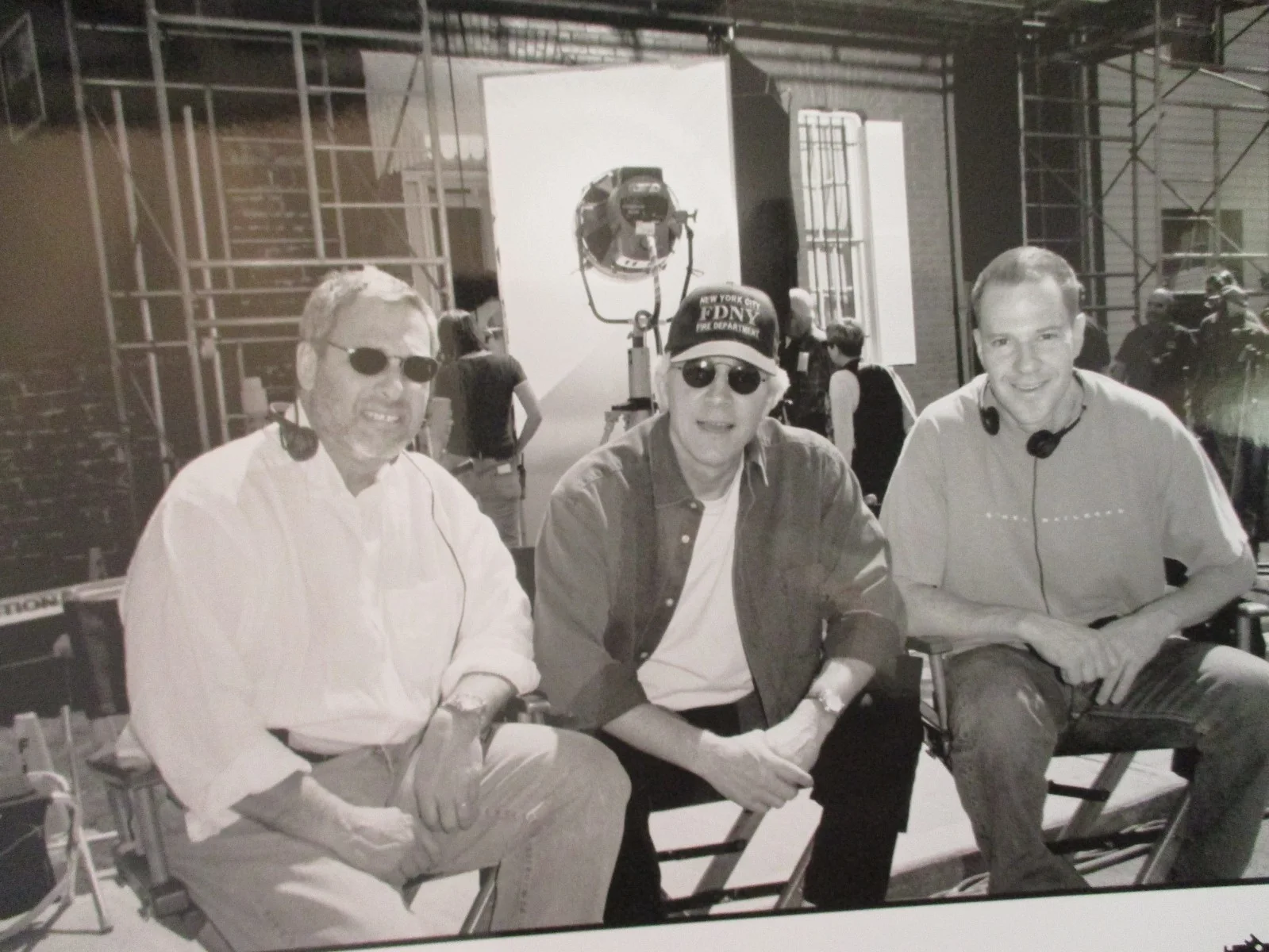 Hawk Koch/Gregory Hoblit/Tony Emmerich(FREQUENCY)2000 10 x 8 B & W Press Photo, изображение 2