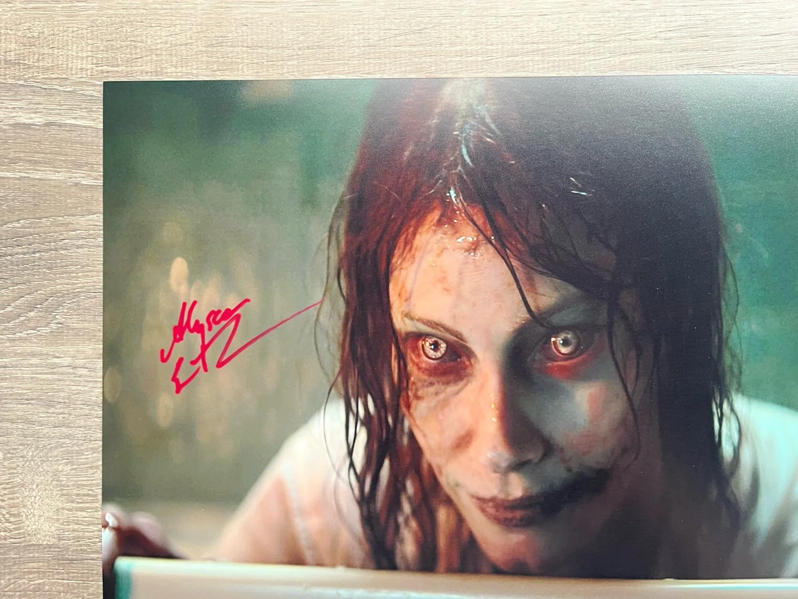 Alyssa Sutherland — Alyssa Sutherland Signed Evil Dead Rise 11x14 Photo JSA COA Ellie Horror Auto, изображение 3