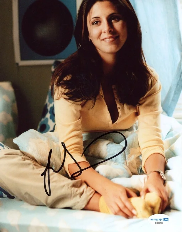 Jamie-Lynn Sigler — *MEADOW SOPRANO ON BED* Jamie-Lynn Sigler Signed 8x10 Autograph ACOA