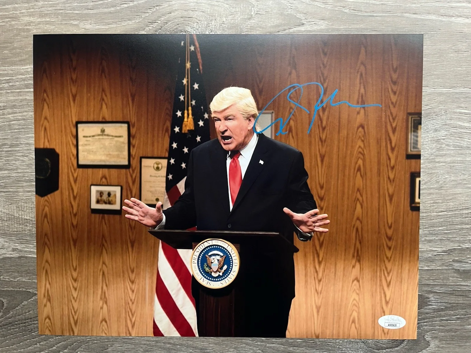 Alec Baldwin — Alec Baldwin Signed SNL Trump 11x14 Photo JSA COA Saturday Night Live, image 2