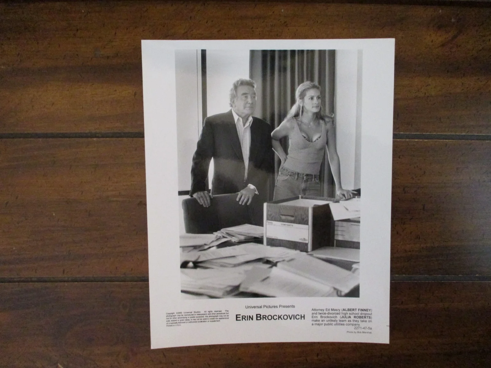 Julia Roberts/Albert Finney(ERIN BROCKOVICH)2000 10 x 8 Black/White Press Photo, image 2