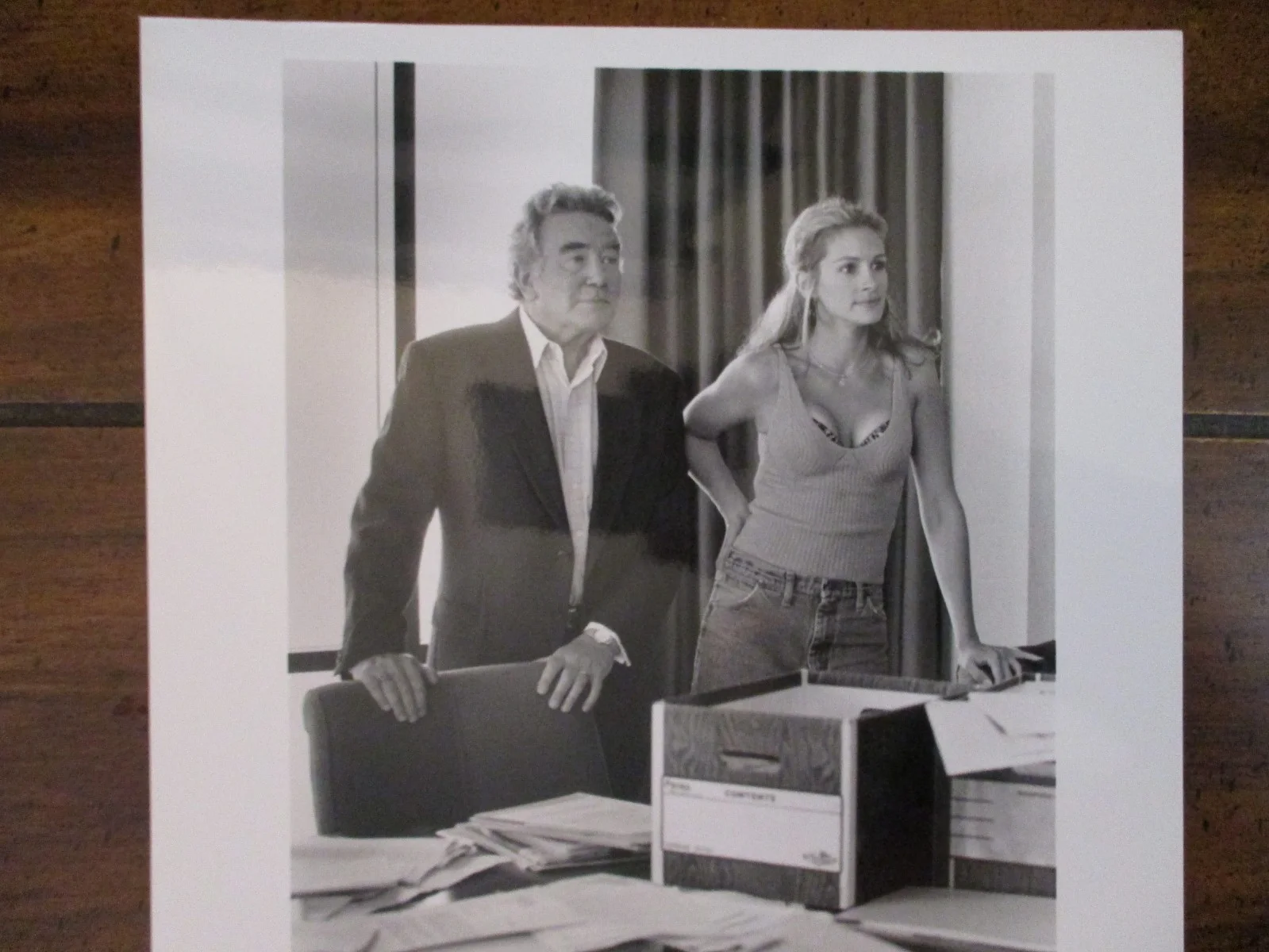 Julia Roberts/Albert Finney(ERIN BROCKOVICH)2000 10 x 8 Black/White Press Photo, image 3