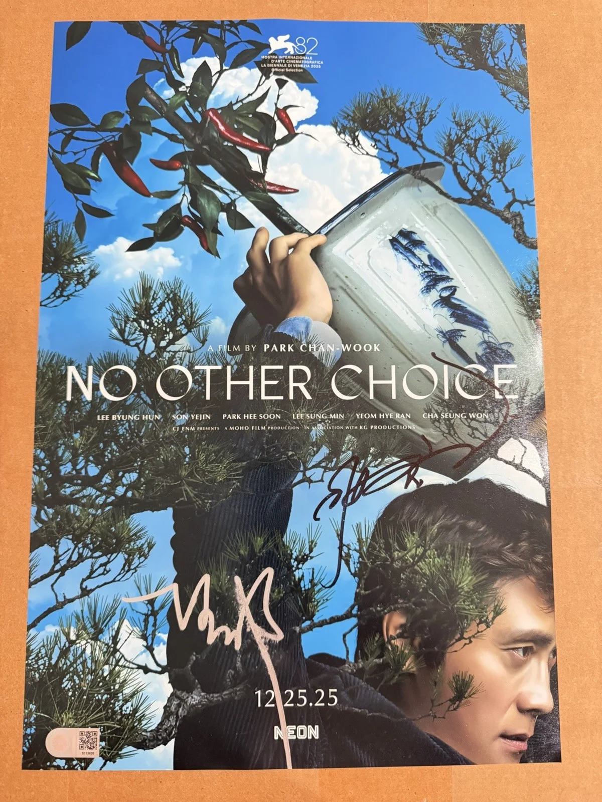 Park Chan-wook Lee Byung-hun Signed No Other Choice 12x18 Autograph Proof SWAU, изображение 2