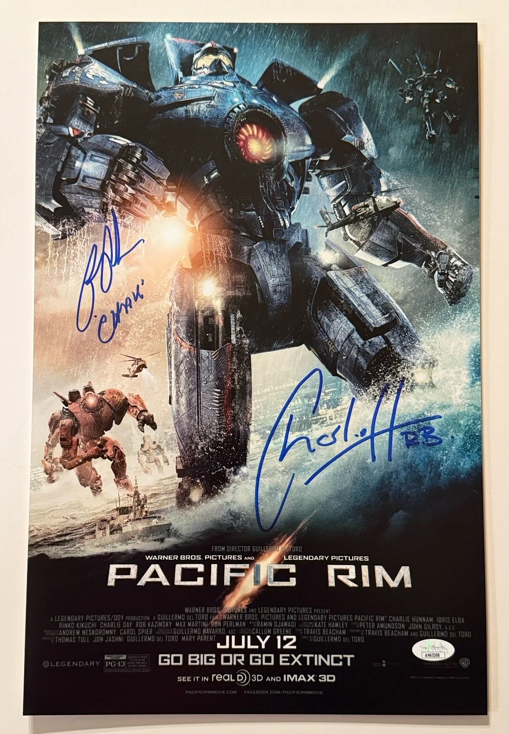 Charlie Hunnam — Charlie Hunnam & Ron Perlman SIGNED Pacific Rim 11x17 Photo EXACT PROOF JSA
