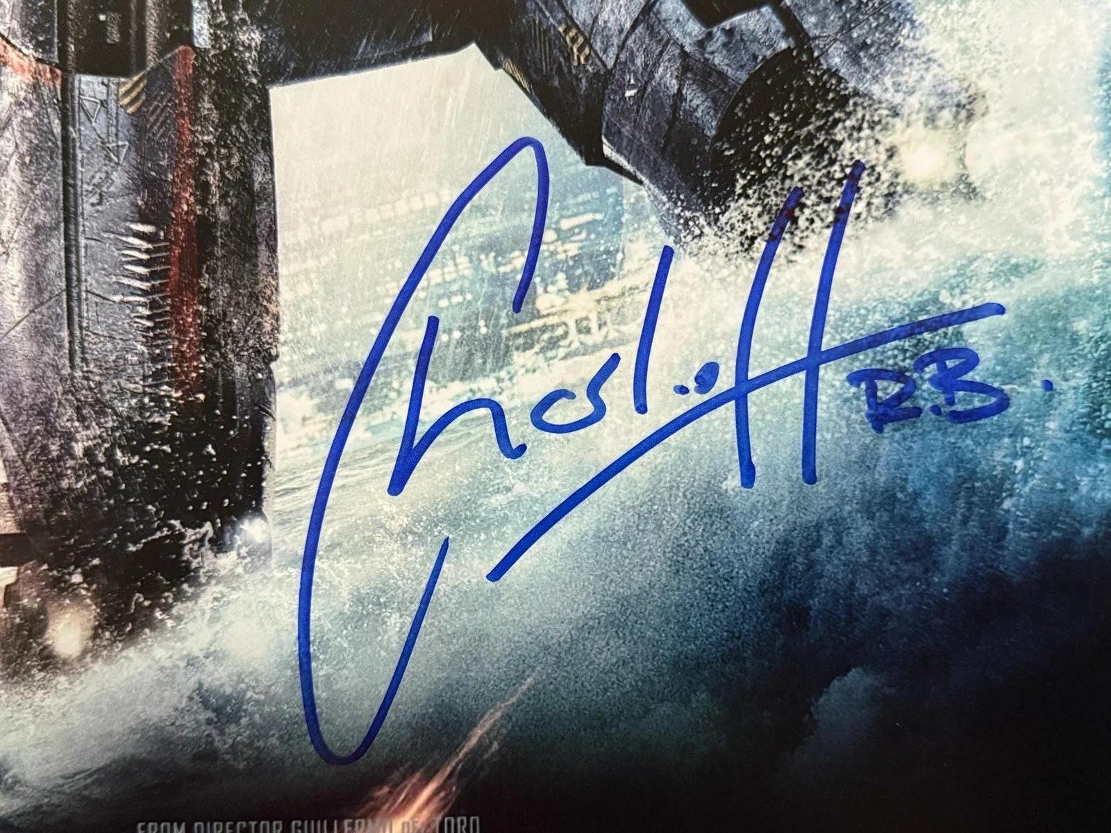 Charlie Hunnam — Charlie Hunnam & Ron Perlman SIGNED Pacific Rim 11x17 Photo EXACT PROOF JSA, изображение 2