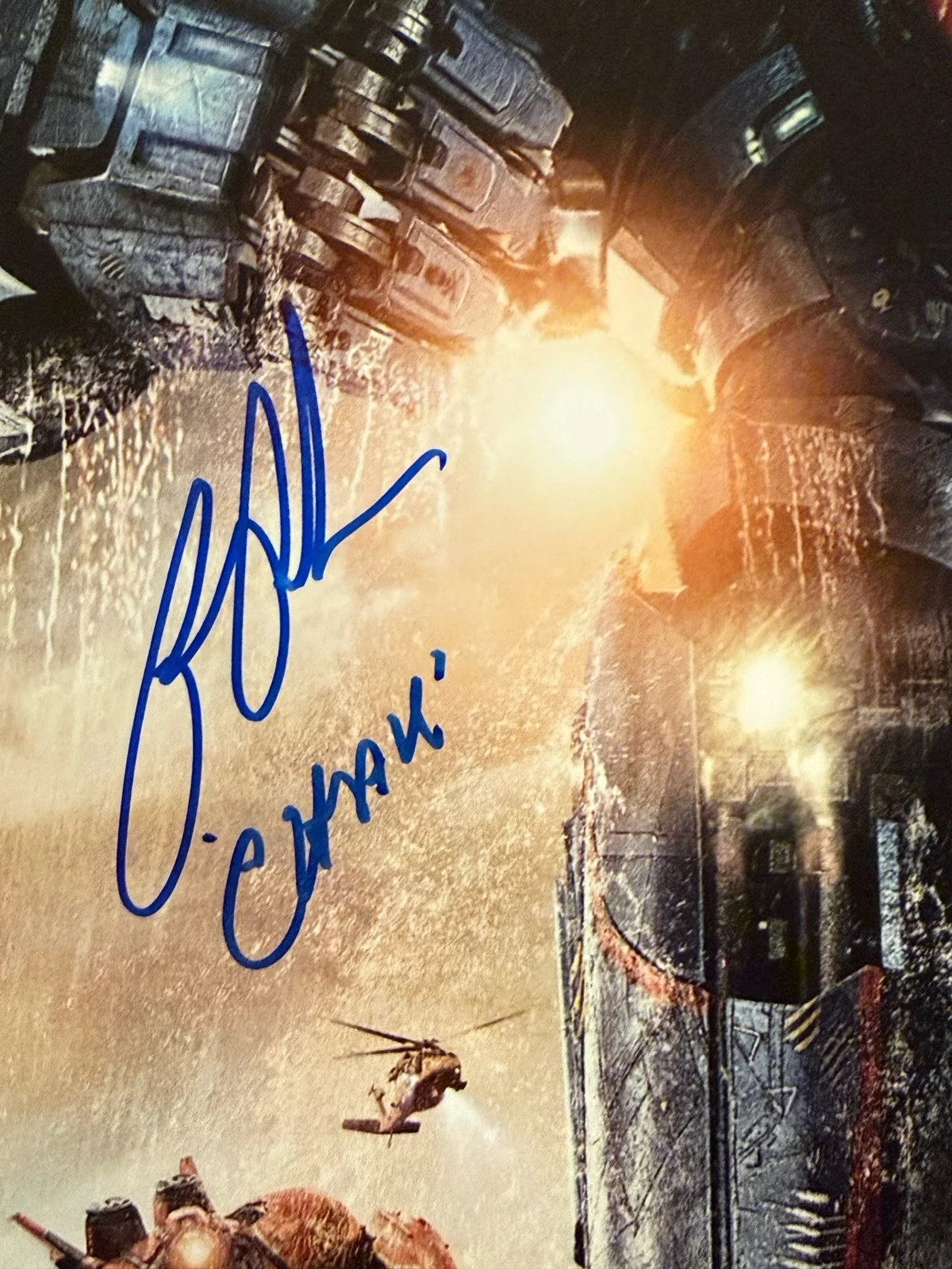 Charlie Hunnam — Charlie Hunnam & Ron Perlman SIGNED Pacific Rim 11x17 Photo EXACT PROOF JSA, изображение 3