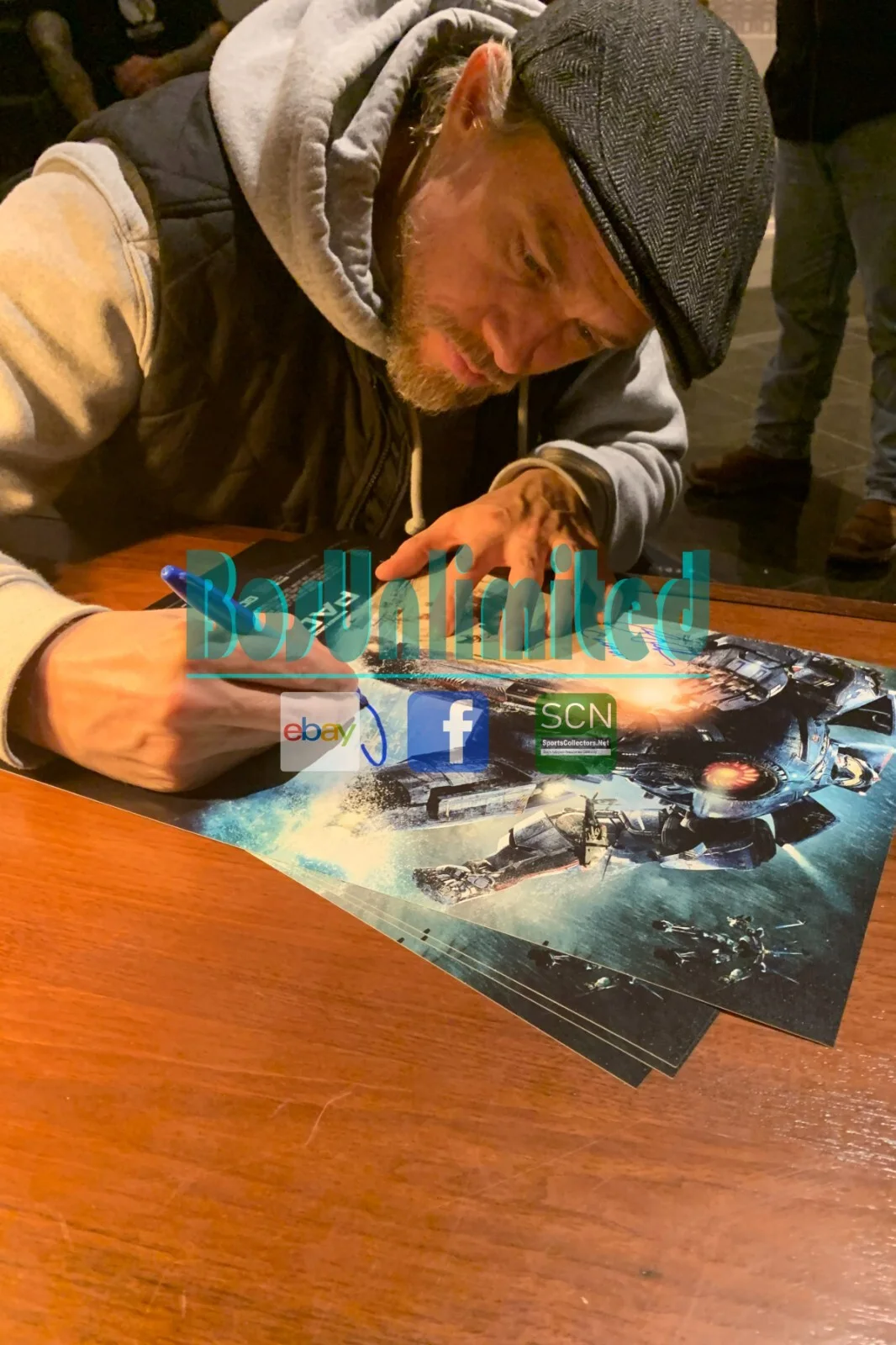 Charlie Hunnam — Charlie Hunnam & Ron Perlman SIGNED Pacific Rim 11x17 Photo EXACT PROOF JSA, изображение 4
