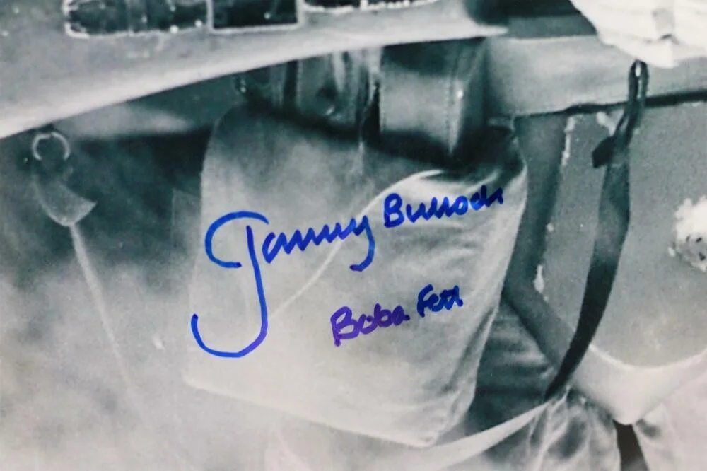 Jeremy Bulloch — Jeremy Bulloch Signed Boba Fett 16x20 B&W Close Up Photo - JSA Auth *Blue, изображение 2