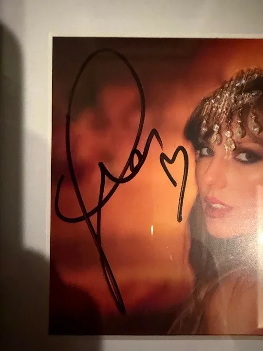 Taylor Swift signed autographed The Life Of A Show Girl CD Photo 1 Framed JSA, изображение 3