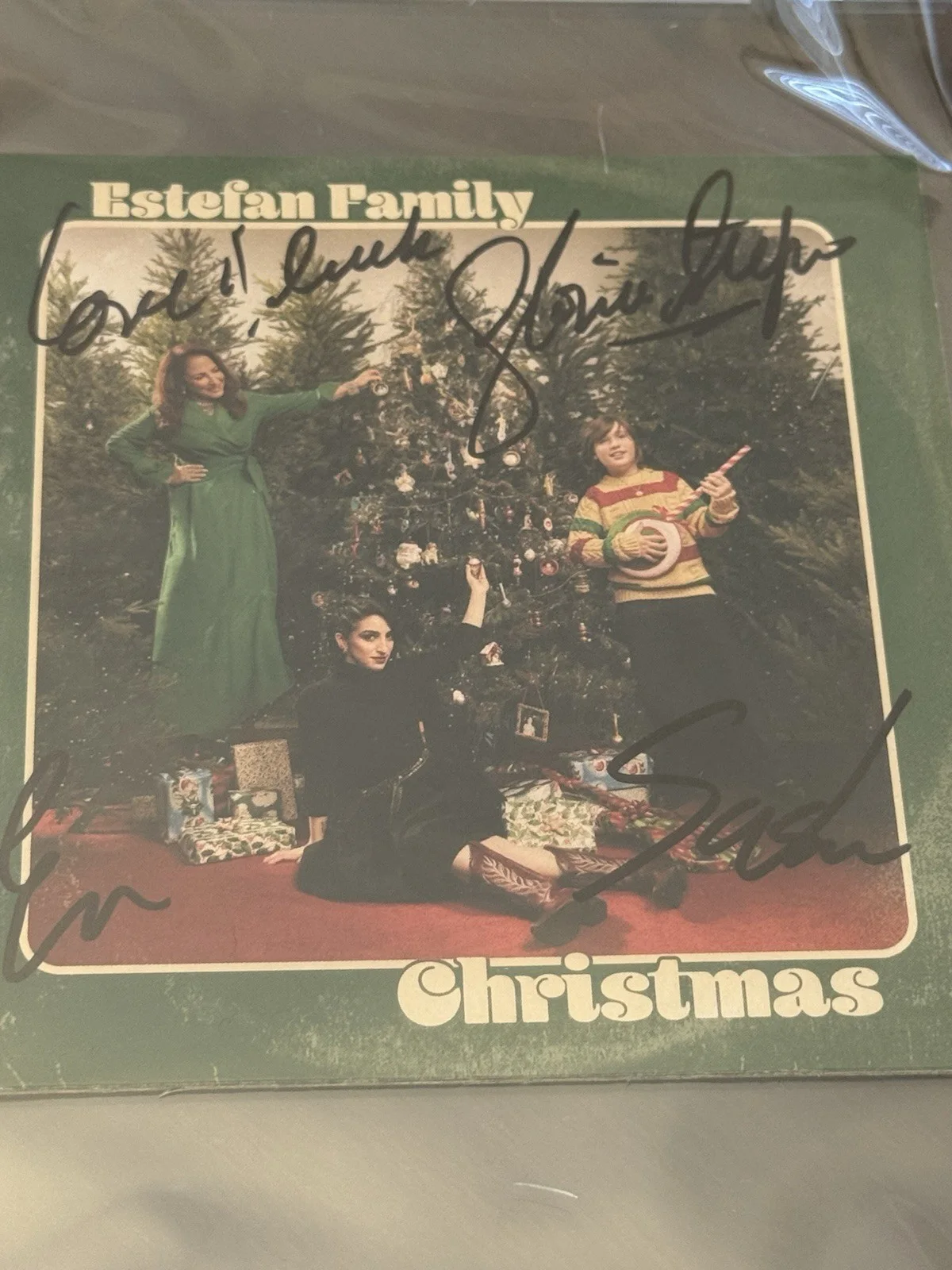 Gloria Estefan & Family Signed CD Booklet PSA!!, image 2