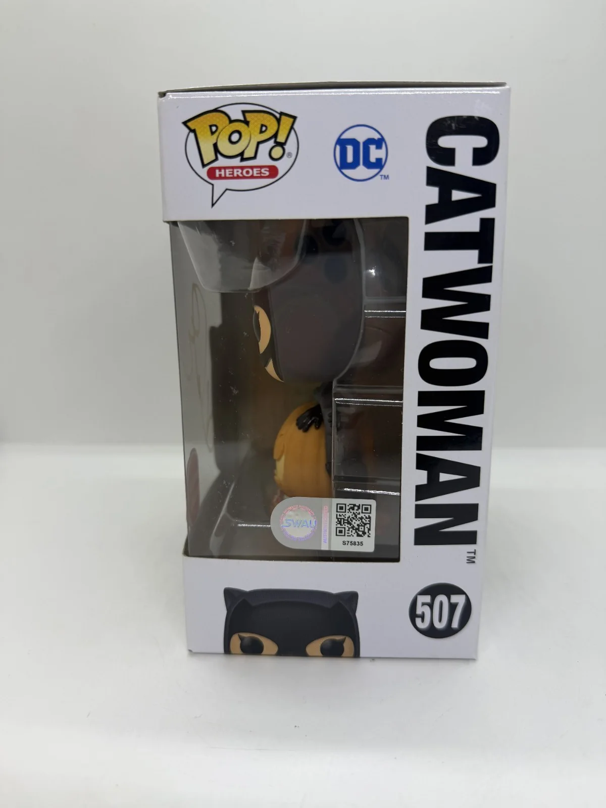 halle berry — Halle Berry Signed Catwoman Funko Pop #507 SWAU, image 2