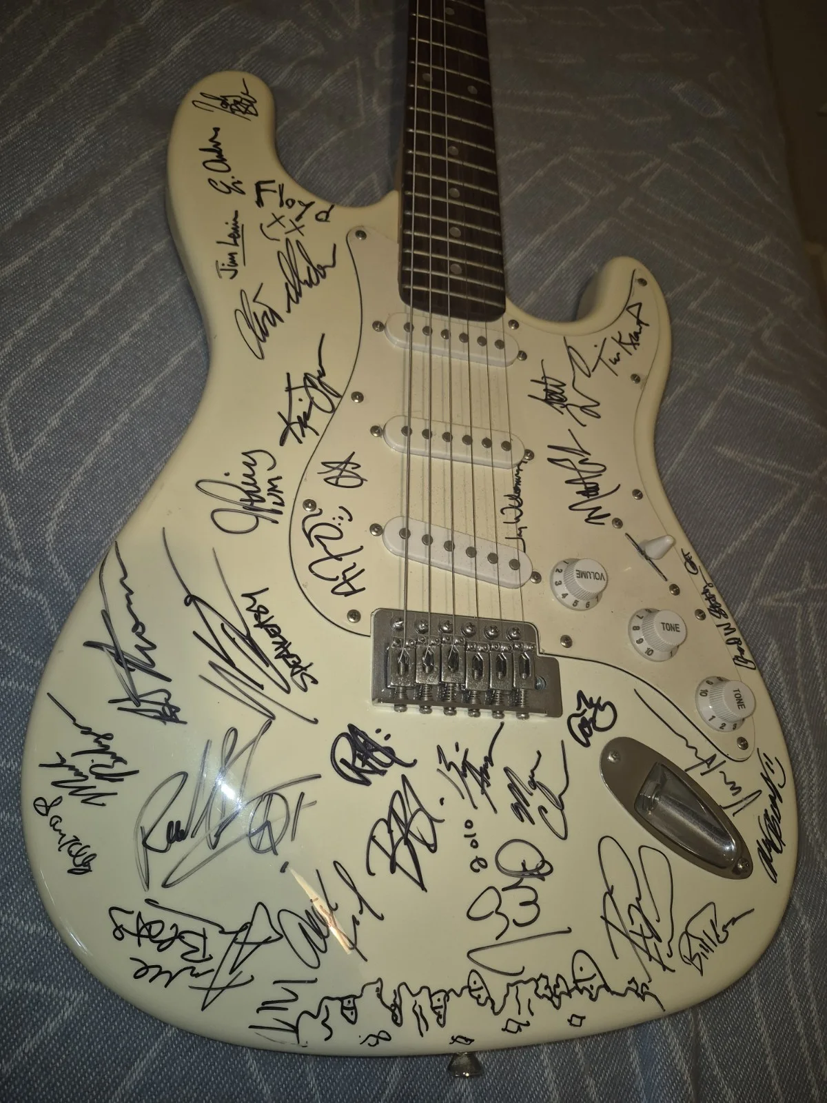 Signed 2010 Wakarusa Festival Guitar - Umphrey's McGee, Andy Frasco, More!, изображение 3