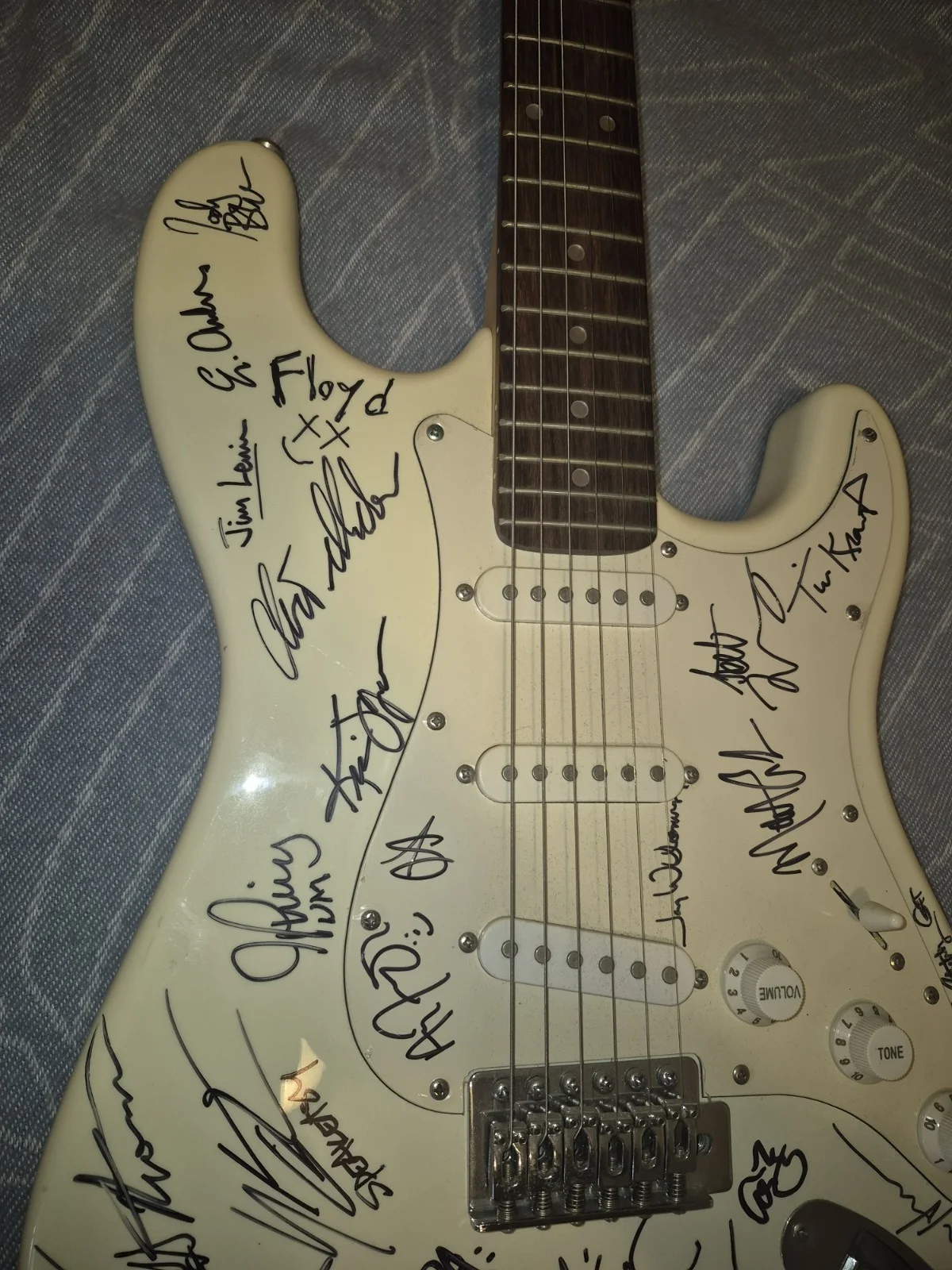 Signed 2010 Wakarusa Festival Guitar - Umphrey's McGee, Andy Frasco, More!, изображение 4