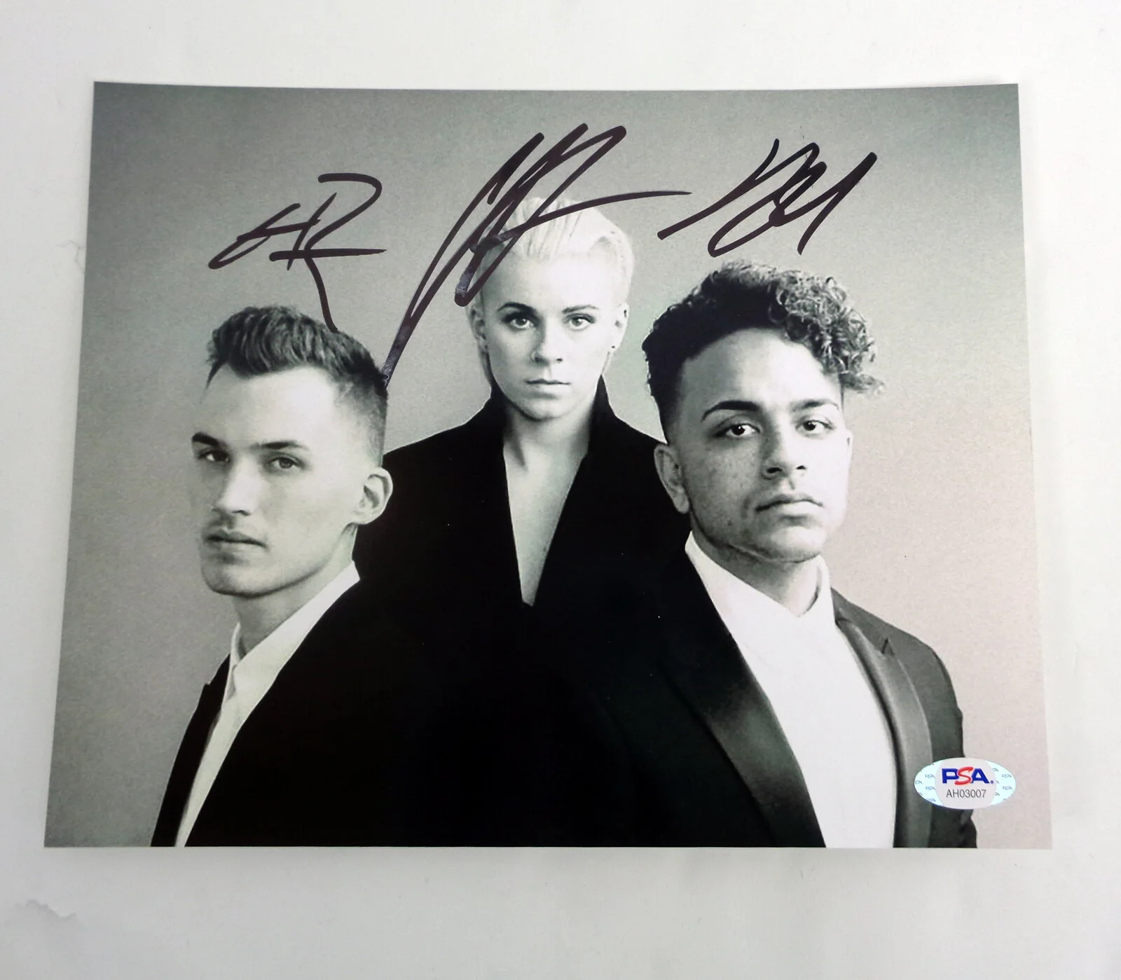 PVRIS — PVRIS Lynn Gunn & Entire Band Signed Autograph 8x10 Photo PSA/DNA COA #3, изображение 2