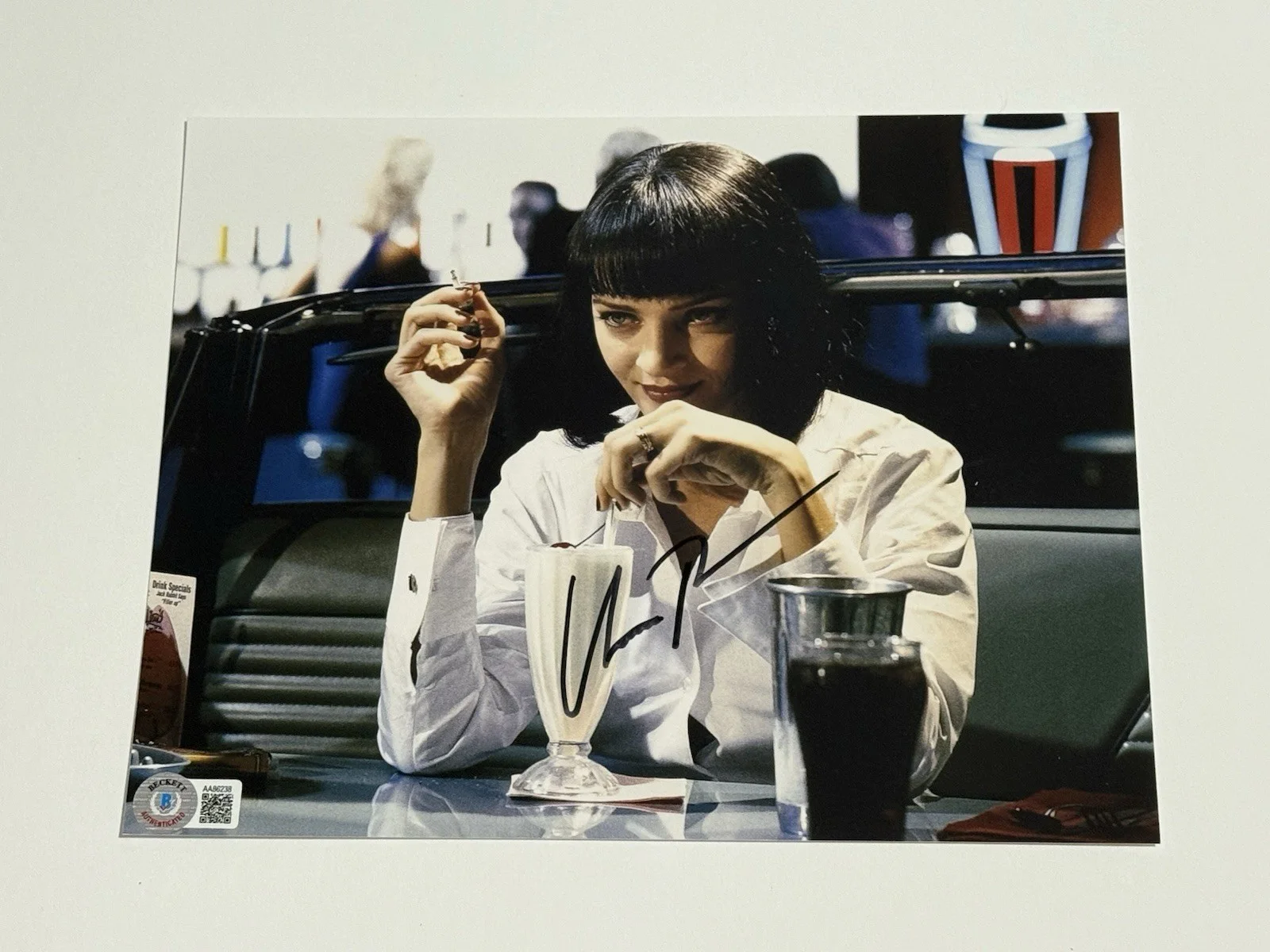 Uma Thurman — UMA THURMAN Signed PULP FICTION 8x10 AUTOGRAPH Beckett BAS Photo Auto Kill Bill