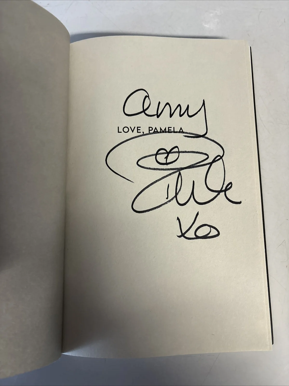 PAM ANDERSON: Love Pamela HC 1st Edition, Signed/Autographed Book, изображение 2