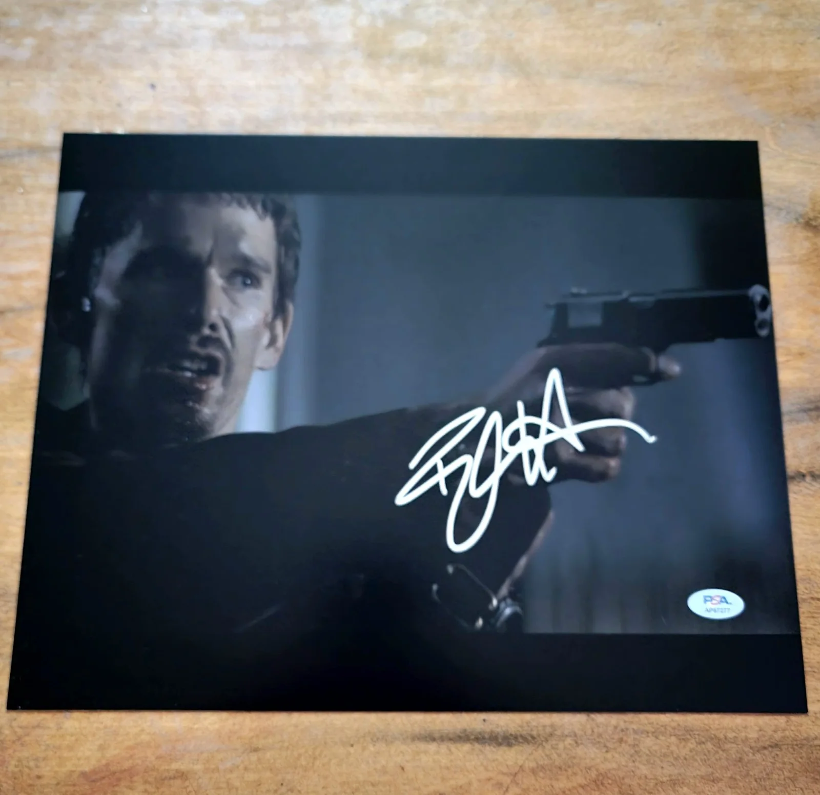 Ethan Hawke — Ethan Hawke signed 11x14 photo autograph PSA DNA COA Training Day AP87277