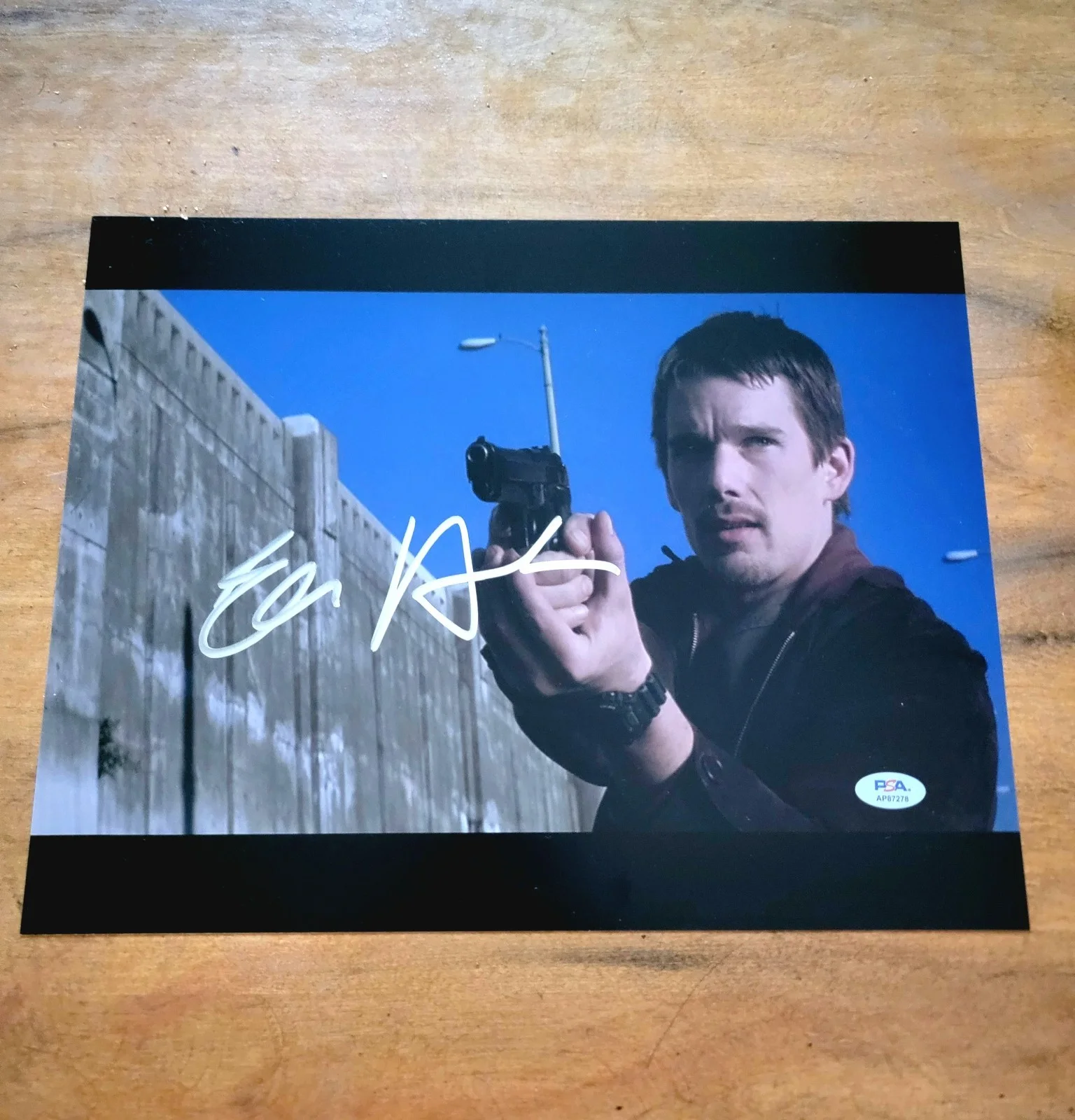 Ethan Hawke — Ethan Hawke signed 11x14 photo autograph PSA DNA COA Training Day AP87278
