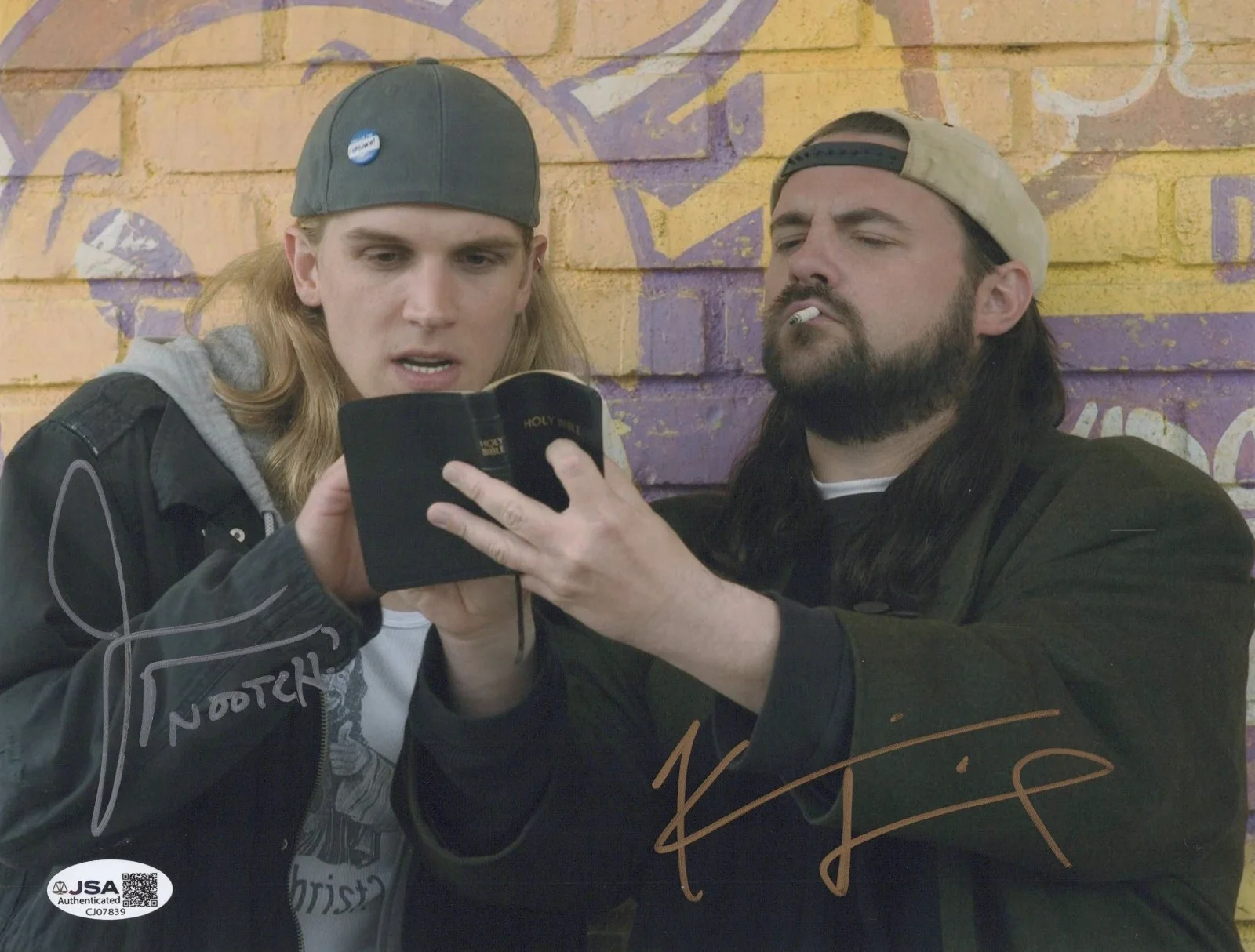 KEVIN SMITH — KEVIN SMITH & JASON MEWES Authentic Hand-Signed "CLERKS 2" 8x10 Photo (JSA COA)