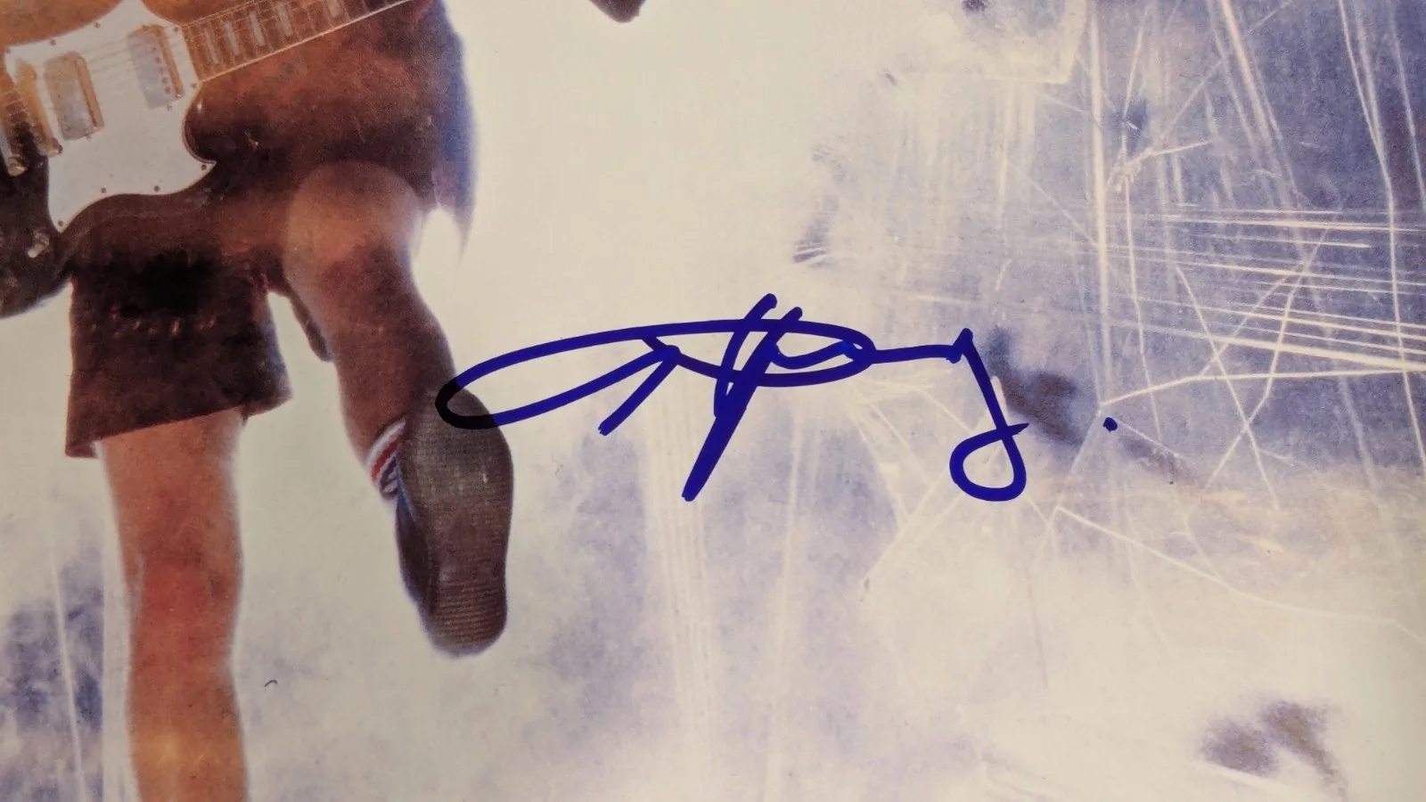 AC/DC ANGUS YOUNG signed auto "BLOW UP YOUR VIDEO" RECORD LP BECKETT LOA (BAS), изображение 2
